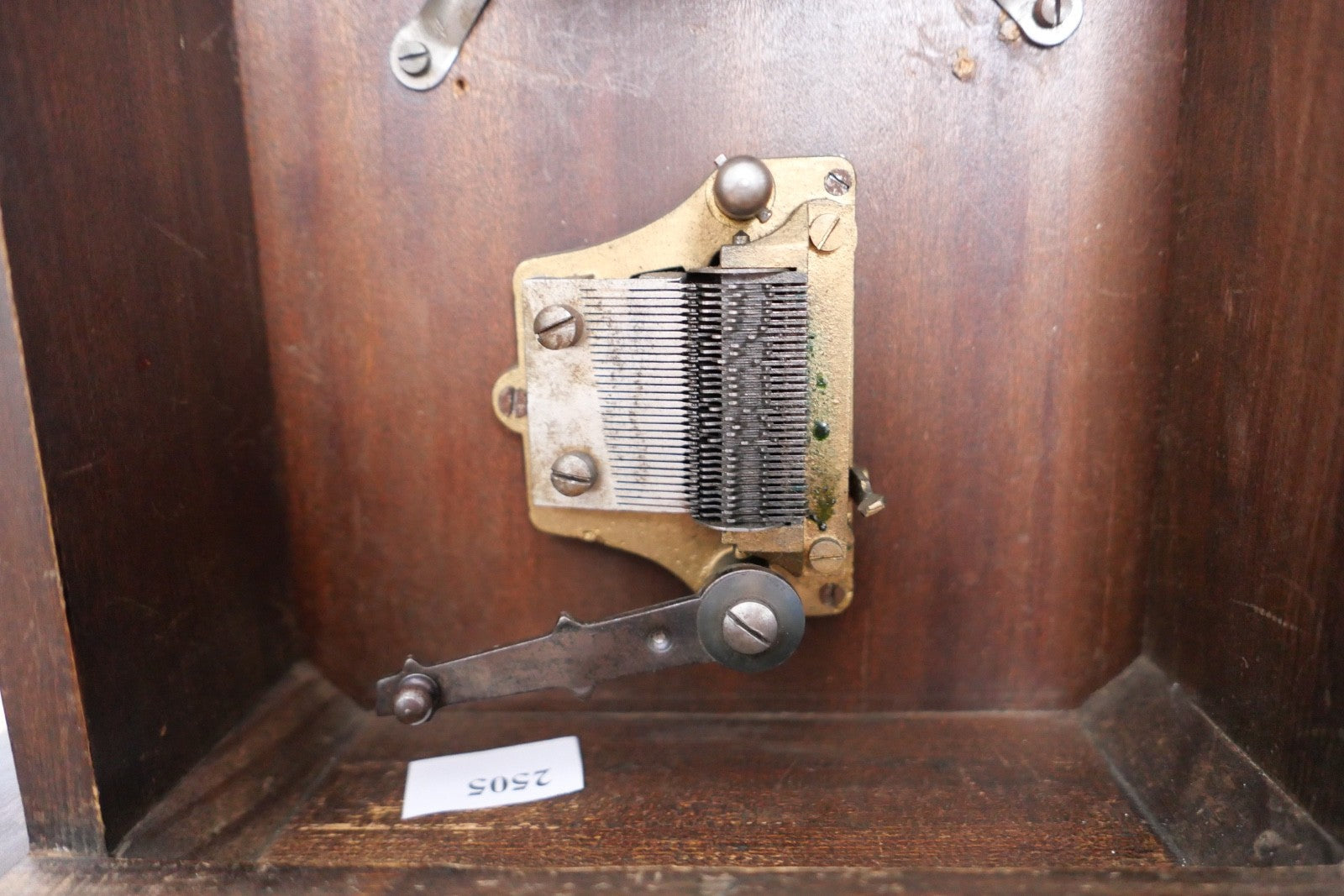 Kleine antike Wanduhr mit Spielwerk für Lochblech Platten um 1900