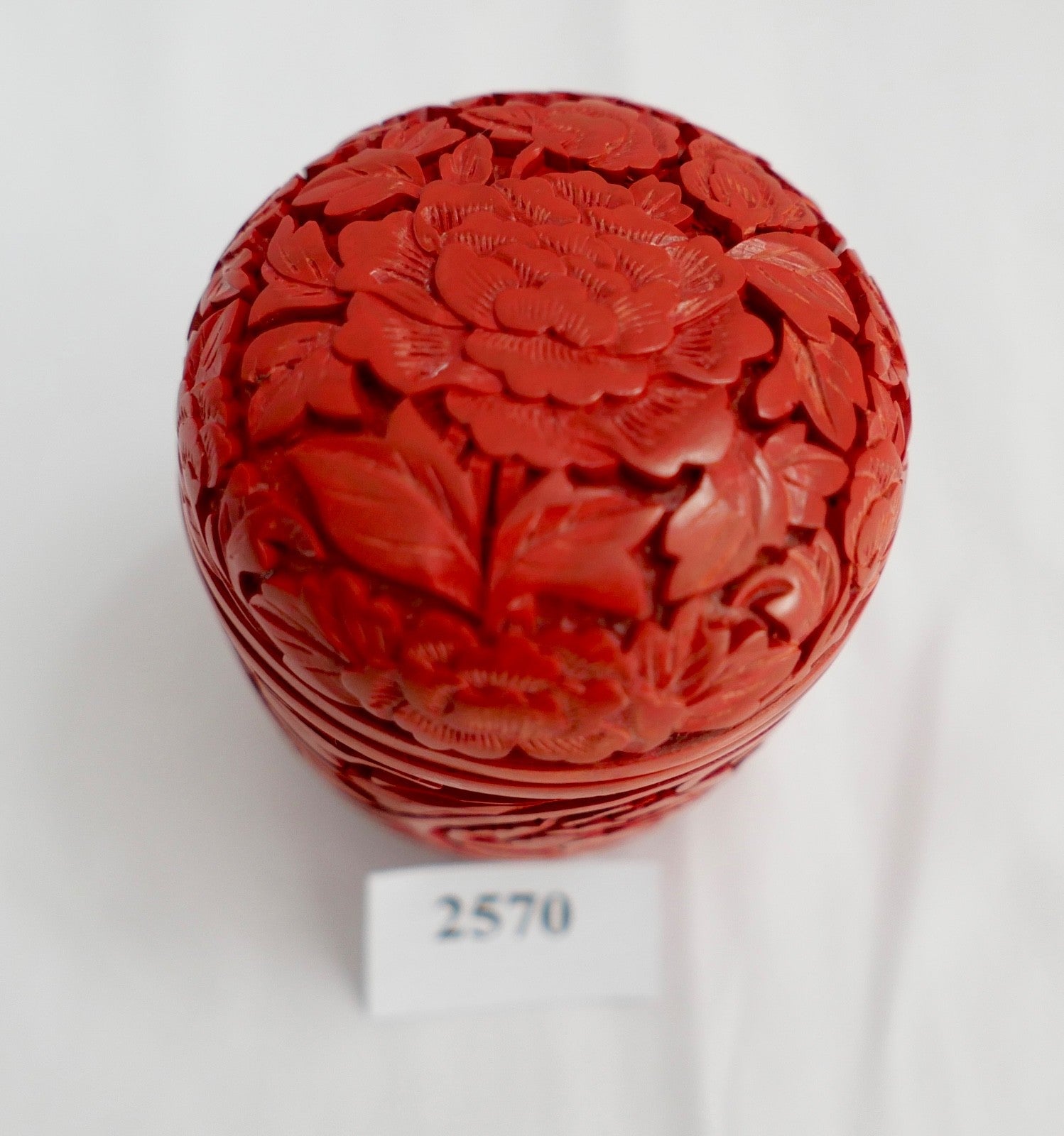 Zinnober-Lackdose Carved Red Cinnabar China geschnitzt Deckeldose