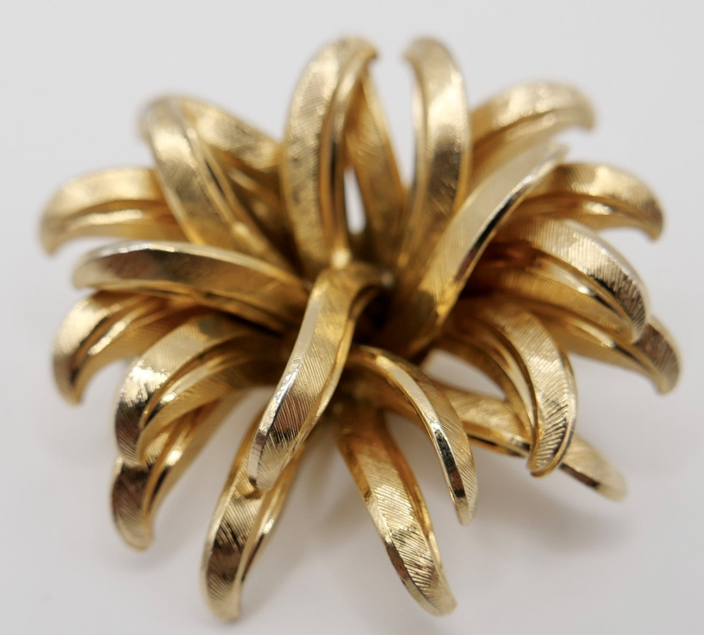1958 Florale Cluster Flourish Flower Designer Brosche vergoldet GROSSE für DIOR