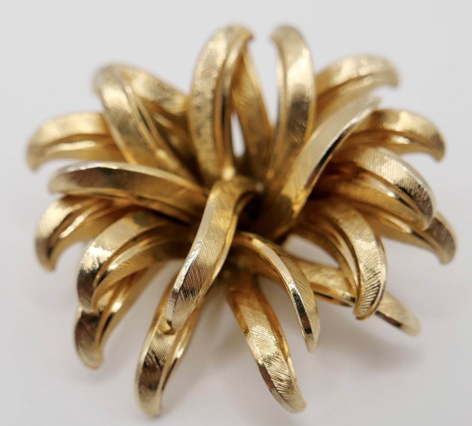 1958 Florale Cluster Flourish Flower Designer Brosche vergoldet GROSSE für DIOR