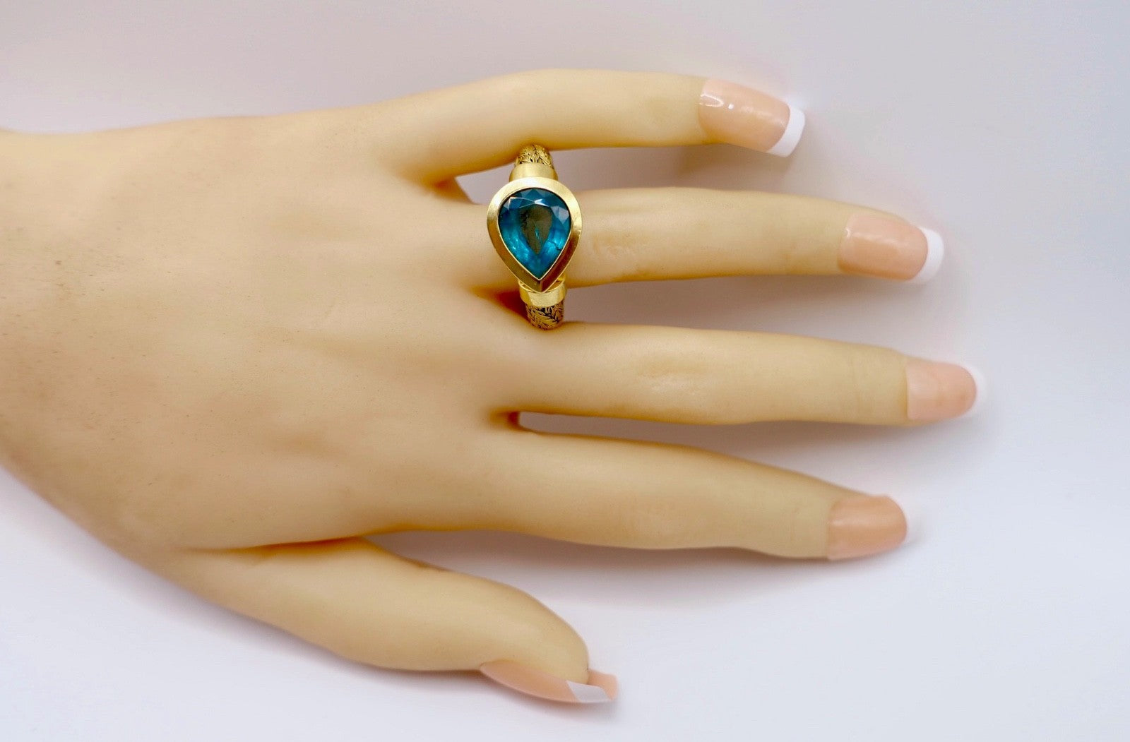 Unikat Goldring 750er Tropfen Turmalin Indikolith Blau Grün Zopfmuster 3,5 Ct