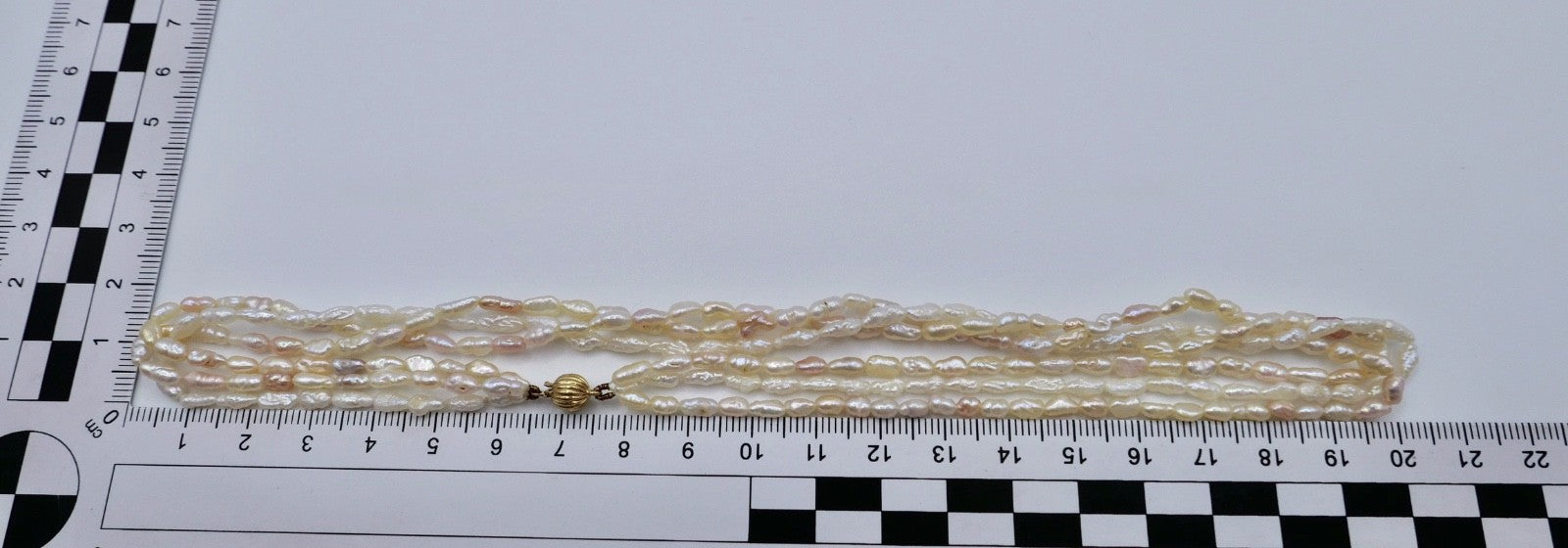 1980er Dreireihige Barockperlenkette Collier mit 750er Gold-Verschluss 41 cm