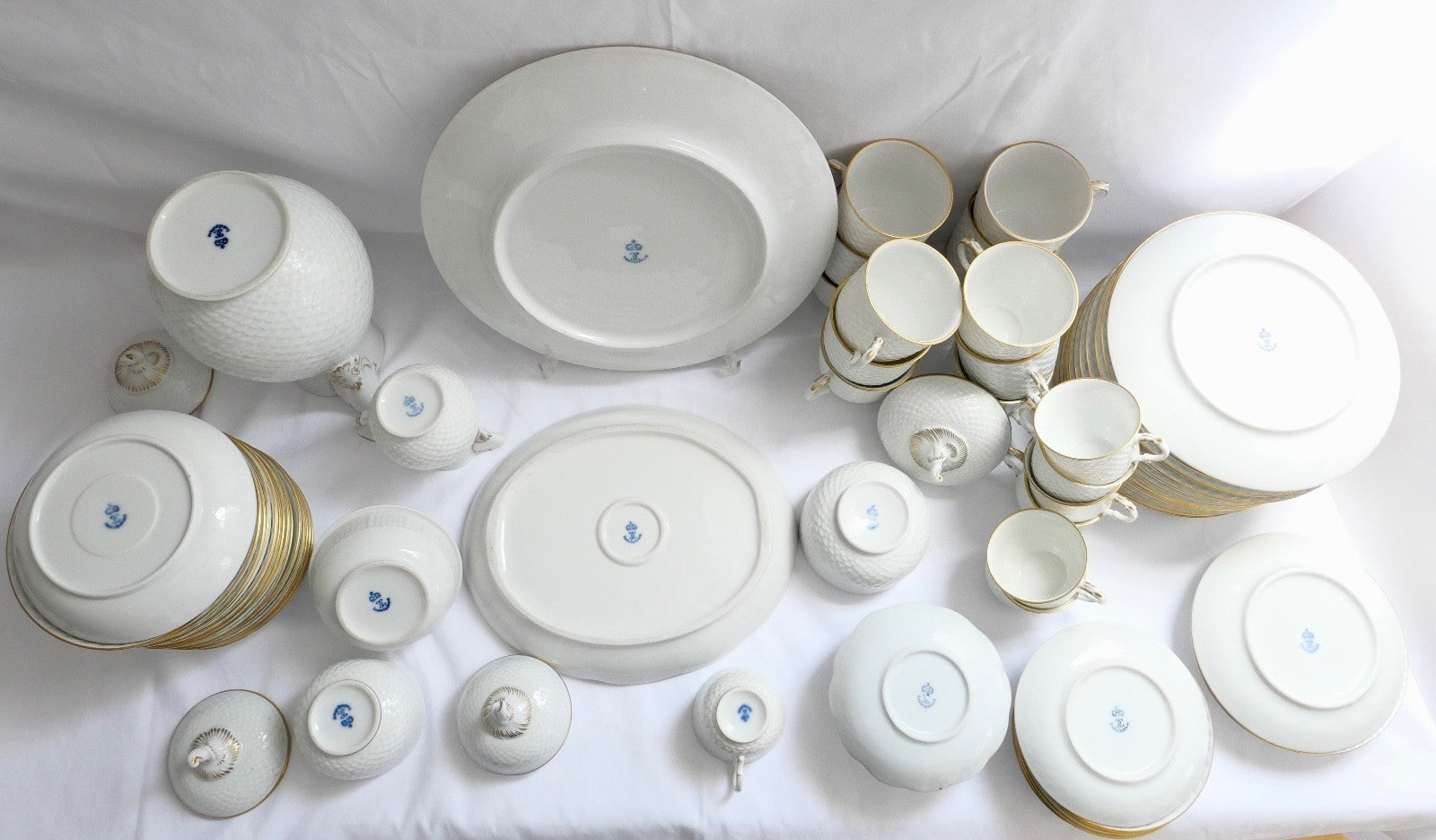 65 Tlg. Ludwigsburg Mokka / Kaffee Service weiß mit Goldrand Schuppenmuster