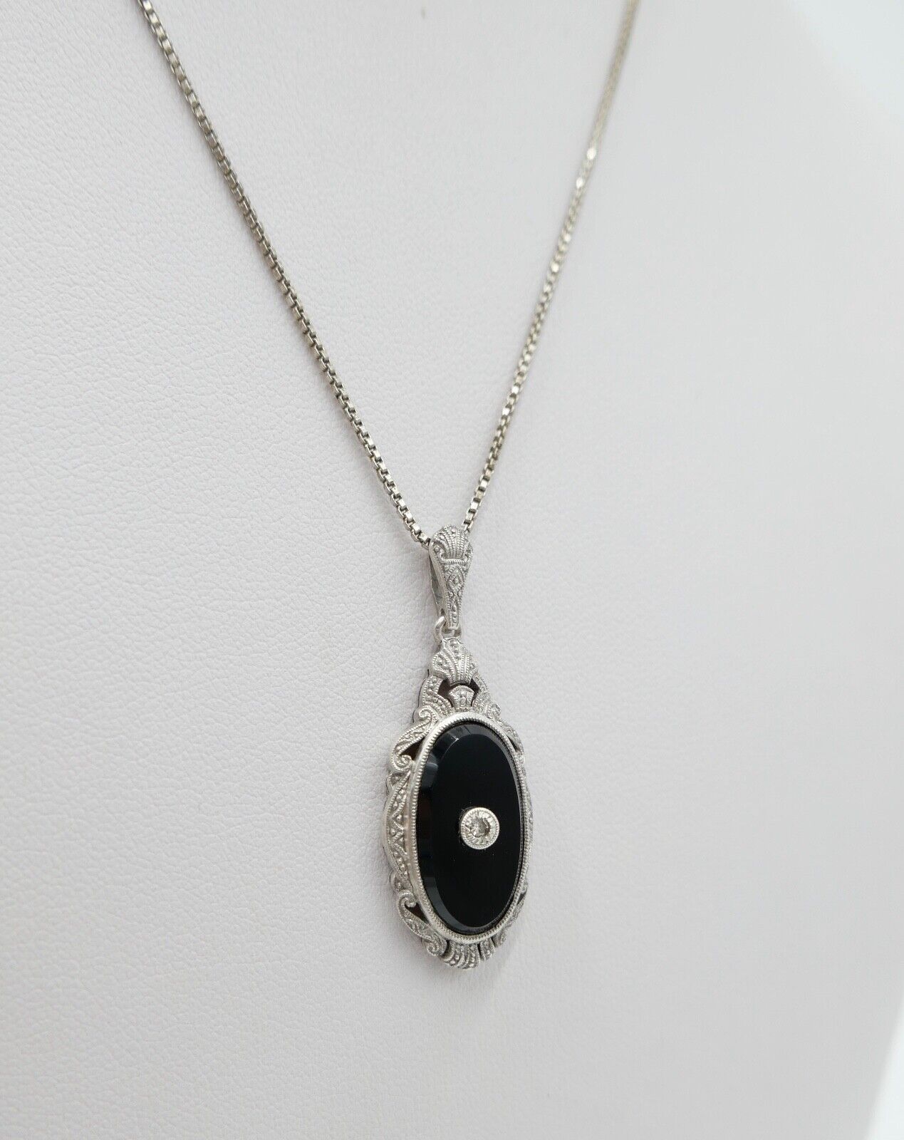 ART DECO Silber Anhänger mit Onyx und Diamant 30-40er Jahre