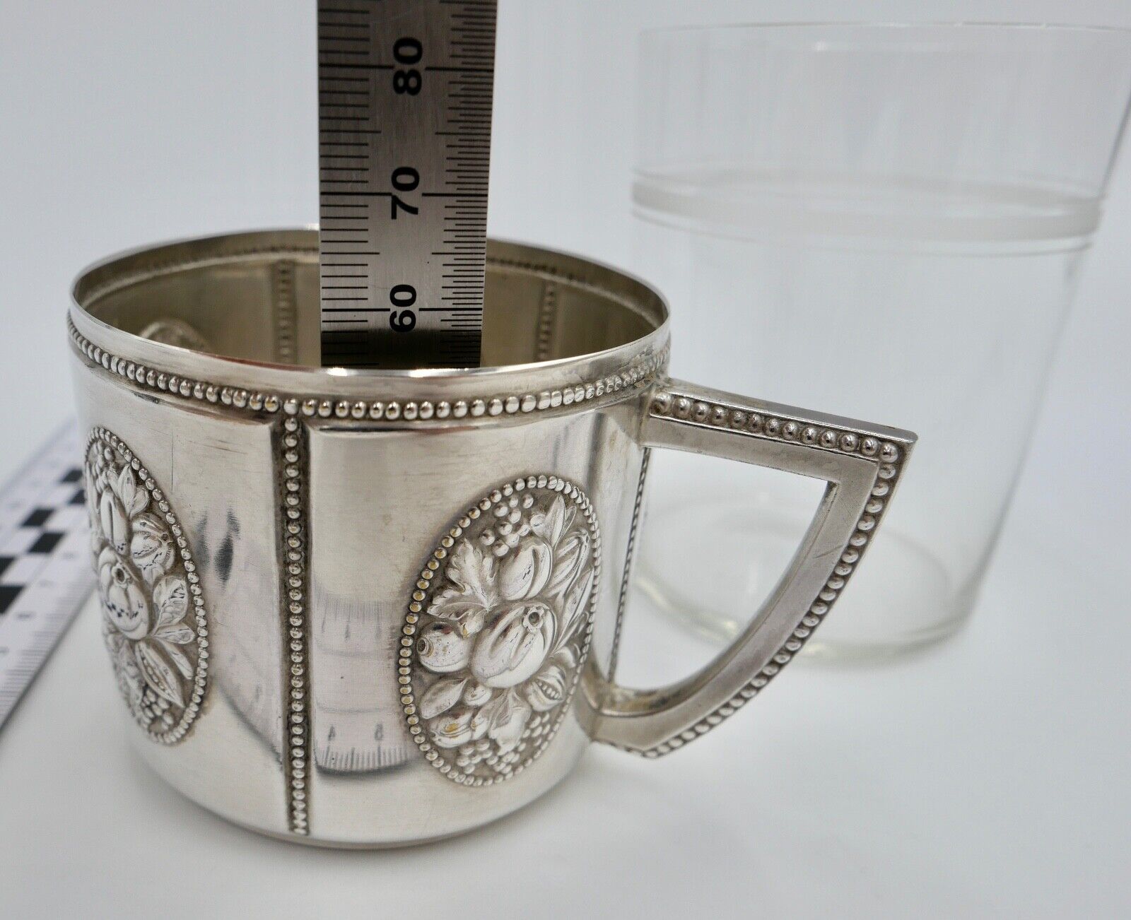 Antiker Jugendstil Teeglashalter mit Glaseinsatz Perlrand WMF um 1900 versilbert