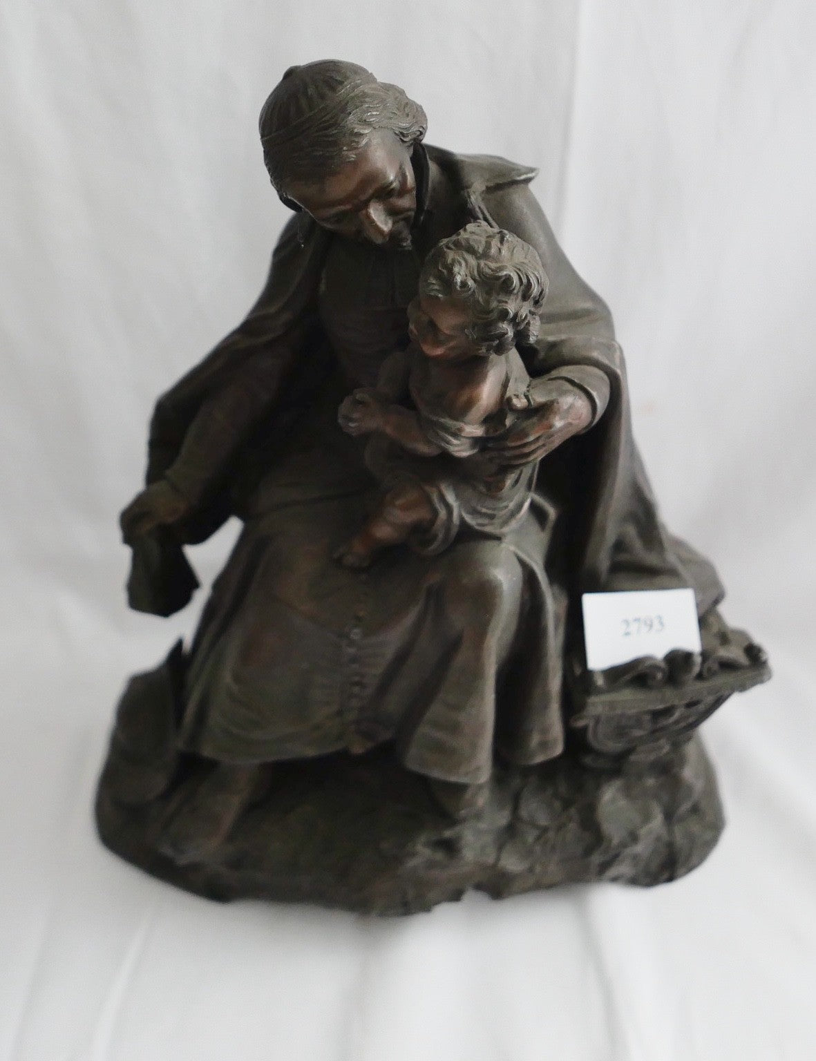 Antike Skulptur Heiliger mit Kind Bronze Optik Sakrale Kunst St. Vincent de Paul