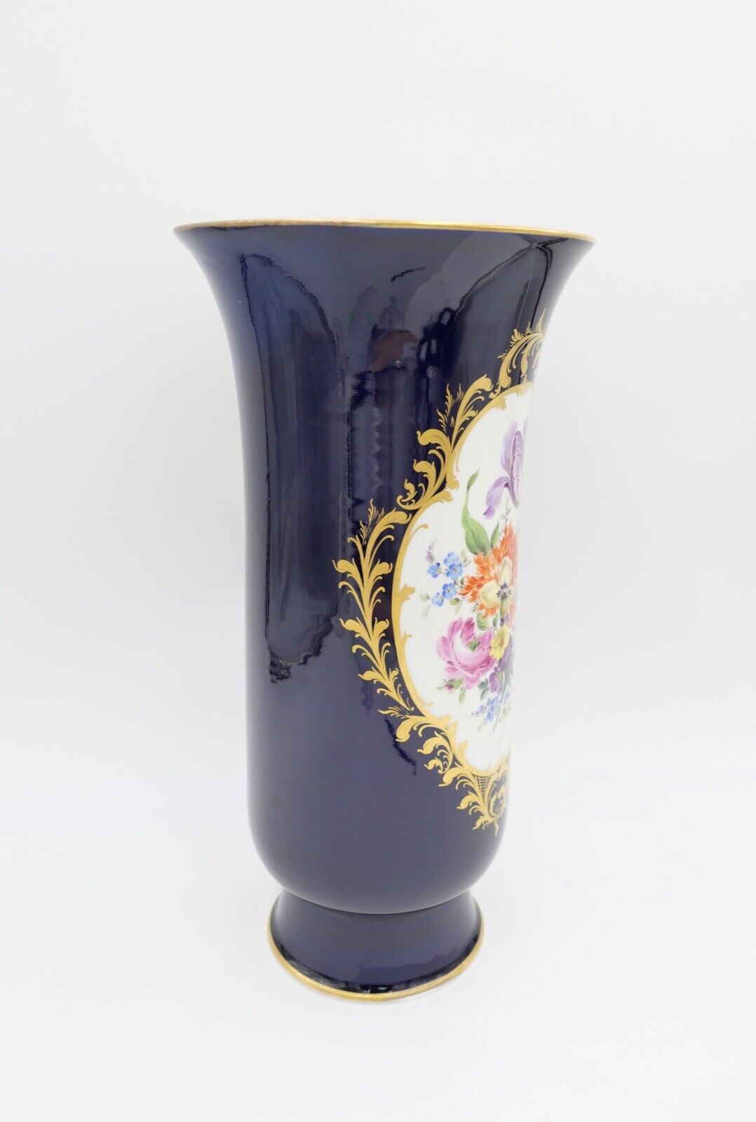 Meissen  342a / 28 große Vase 35,5cm kobaltblau mit Blumenbuket Gold