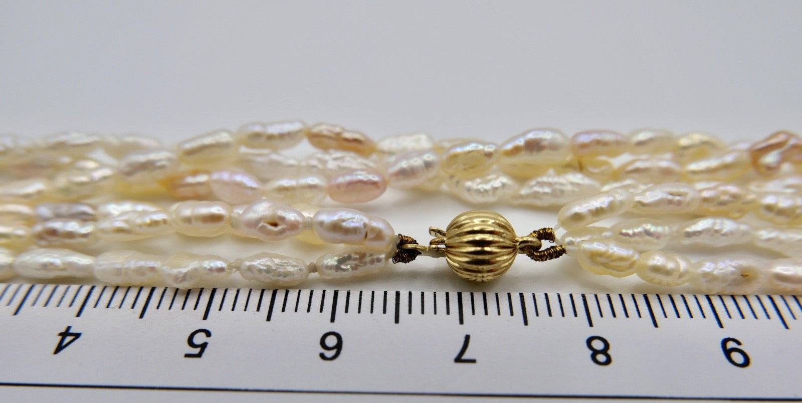 1980er Dreireihige Barockperlenkette Collier mit 750er Gold-Verschluss 41 cm