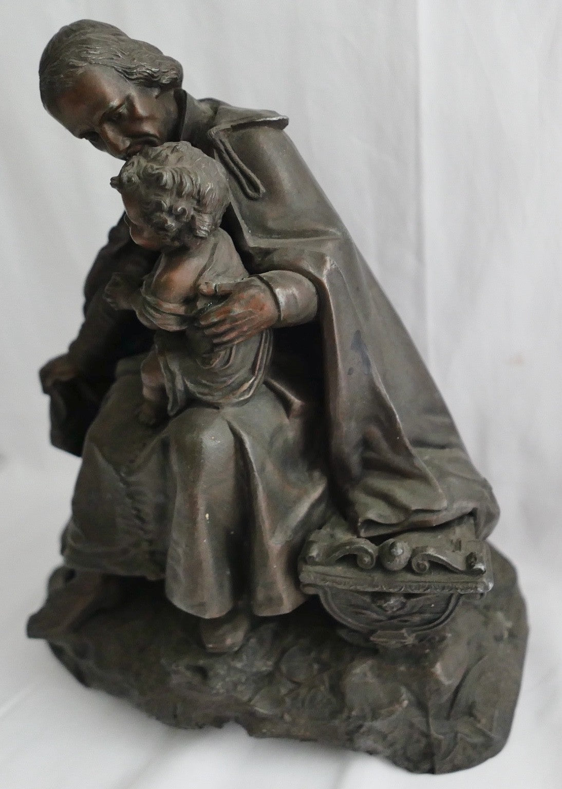 Antike Skulptur Heiliger mit Kind Bronze Optik Sakrale Kunst St. Vincent de Paul