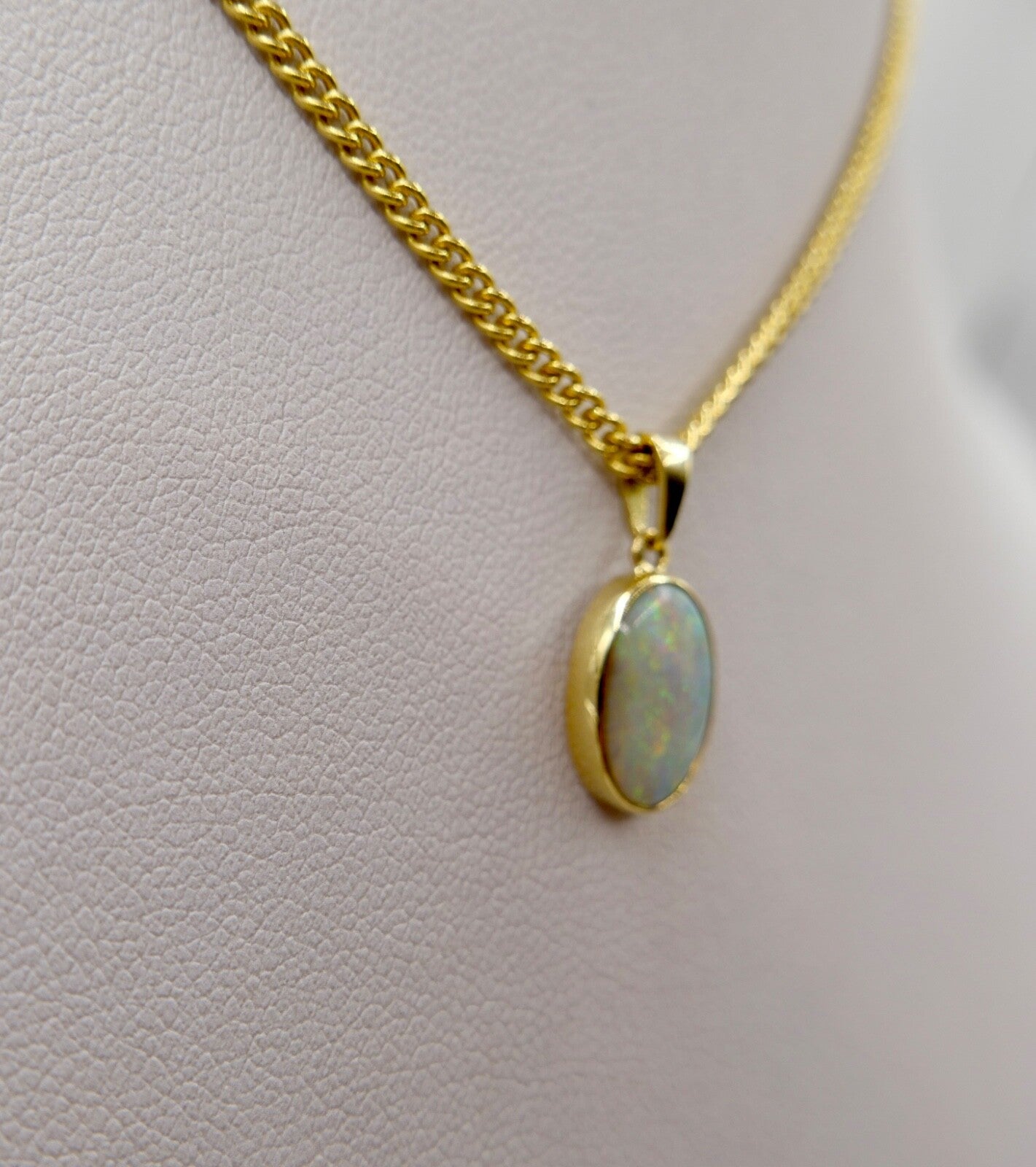kleiner Anhänger 750 / 18K Gold Gelbgold mit Opal