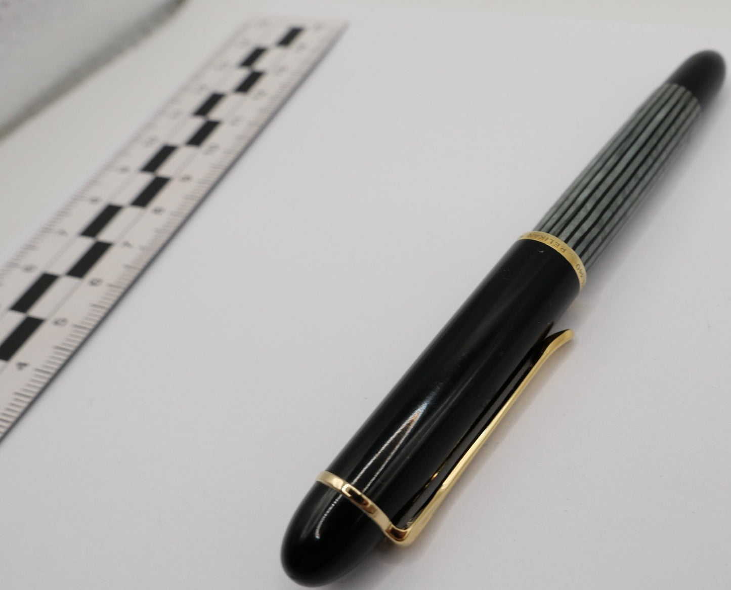 50er PELIKAN 140 Kolbenfüller Füller 585 14Ct Gold Feder OM grün schwarz