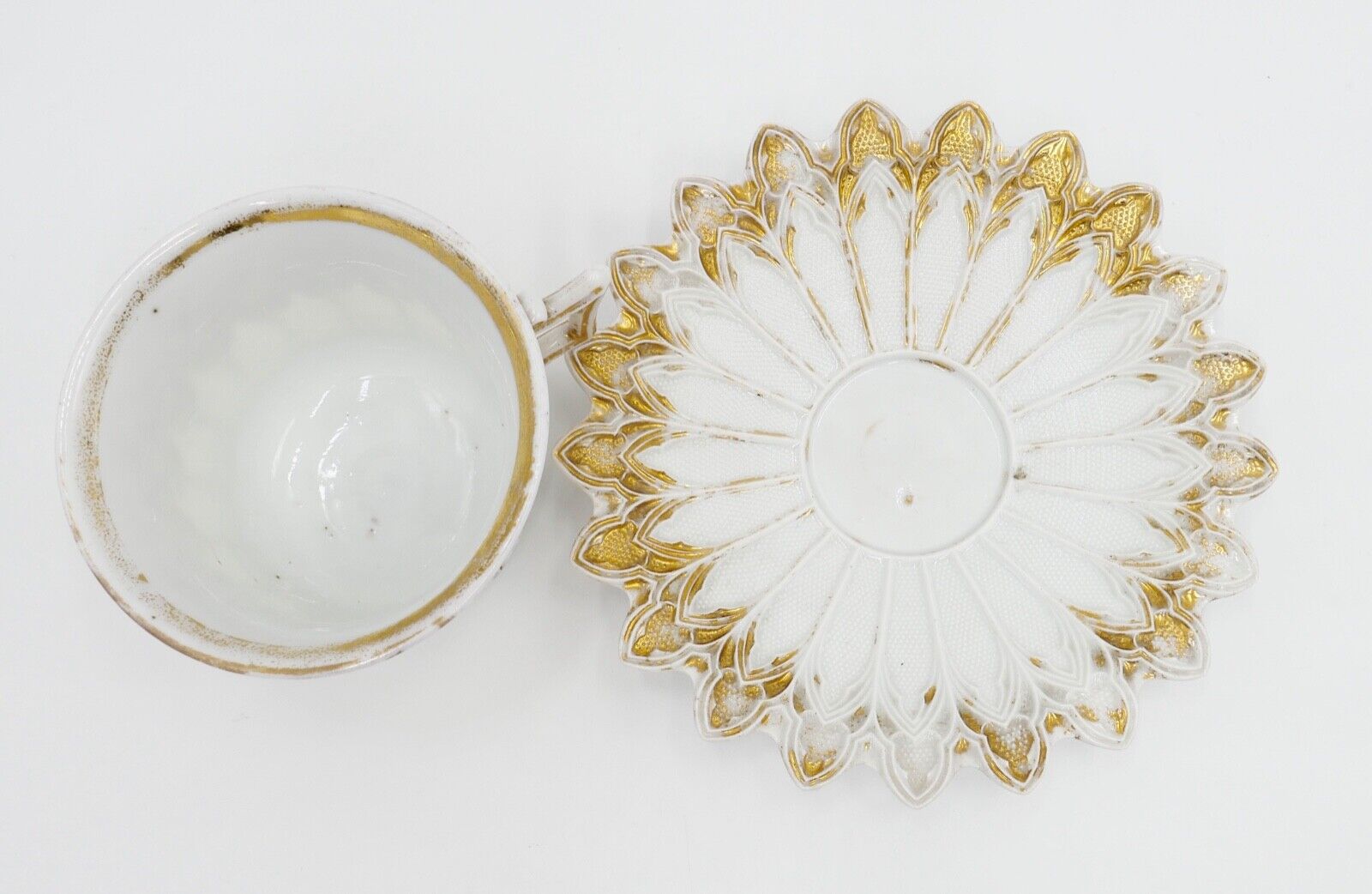 Meissen 1. Wahl um 1820 PRUNKTASSE Relief Tasse & Untertasse Gold Knaufzeit