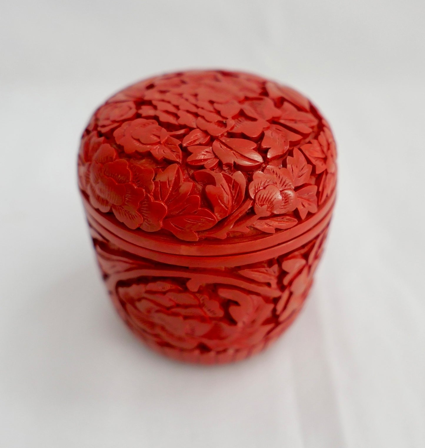 Zinnober-Lackdose Carved Red Cinnabar China geschnitzt Deckeldose