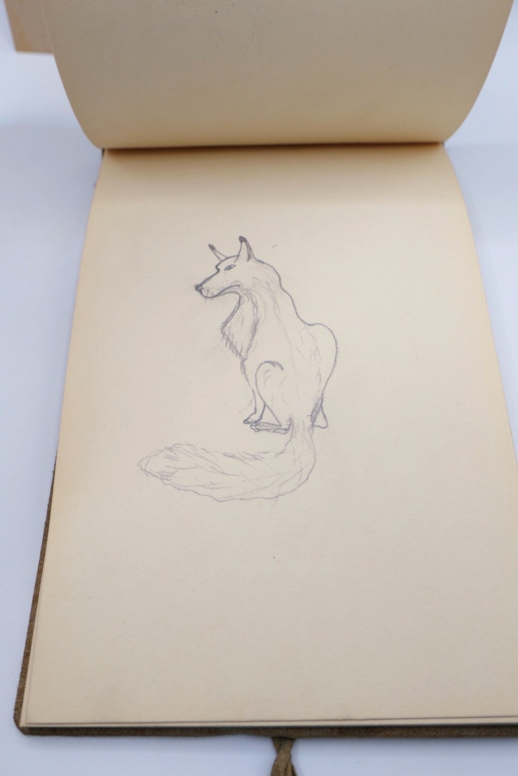 Skizzenbuch mit Tier‑ und Frauenzeichnungen 1939 mit handschriftlichen Gedichten