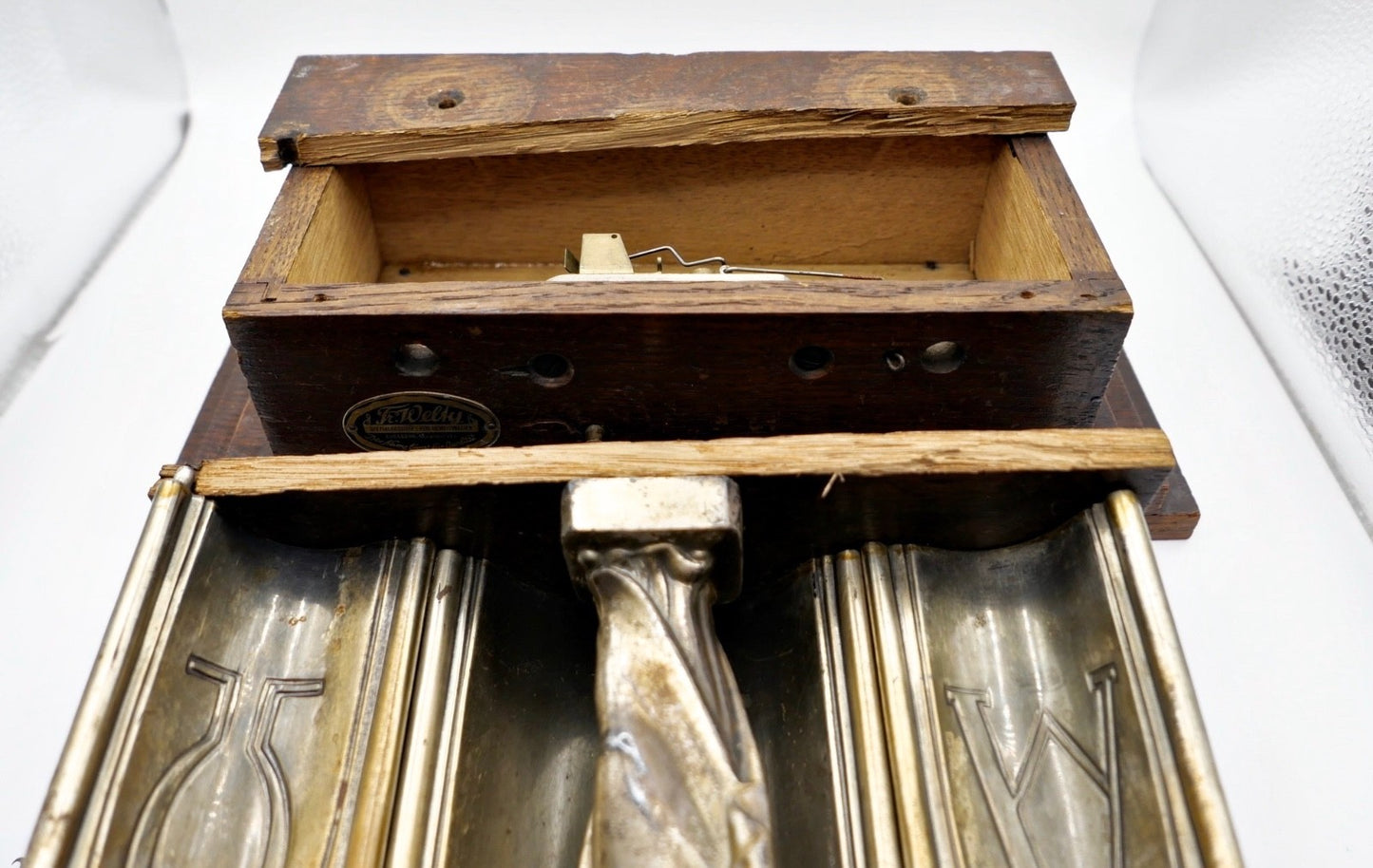 Historischer Hausaltar Fr. Welty Augsburg von 1954 mit mechanischer Spieluhr