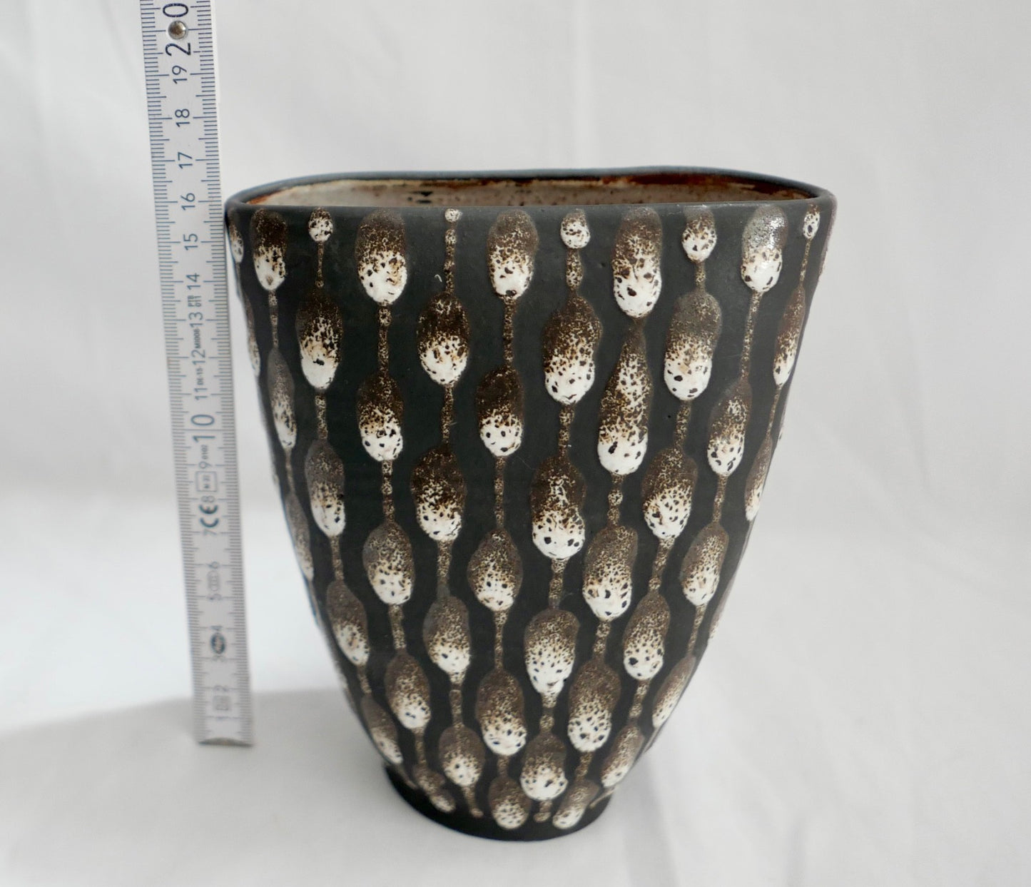 1960er 1970er Keramik Monika Maetzel Blumenvase in schwarz weiß 17 cm Dänemark