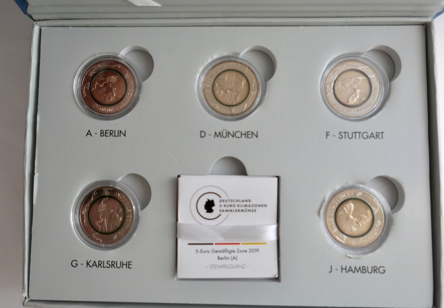 5x 5 Euro Sondermünzen mit Polymerring beleuchteter Box BRD 2019 Gemässigte Zone