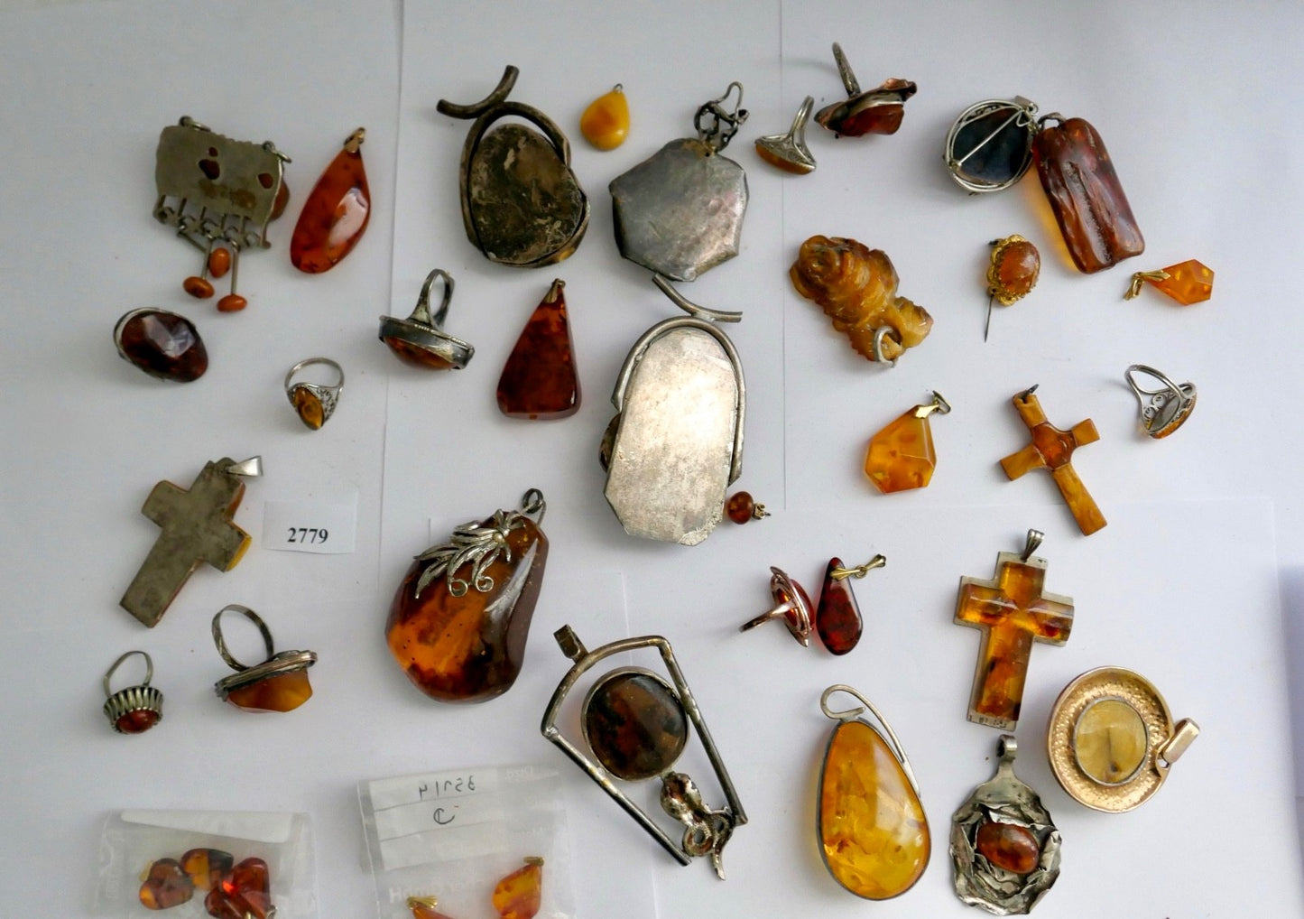 Großes Konvolut Bernstein Schmuck versilbert Anhänger Ring Kreuz Naturbernstein