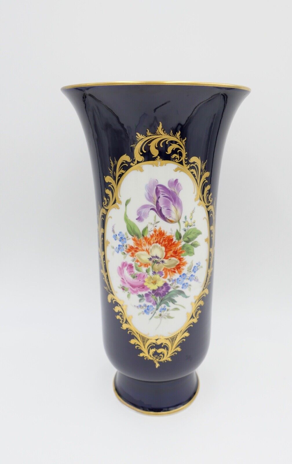 Meissen  342a / 28 große Vase 35,5cm kobaltblau mit Blumenbuket Gold