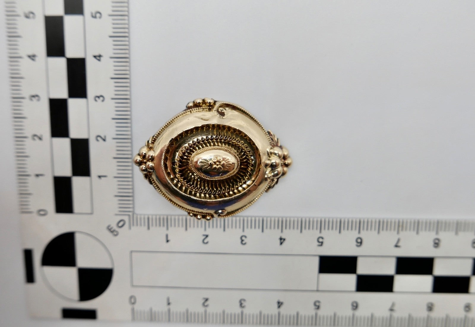 Antike Foto Medaillon Brosche Gelbgold Schaumgold Trachten Schmuck um 1880