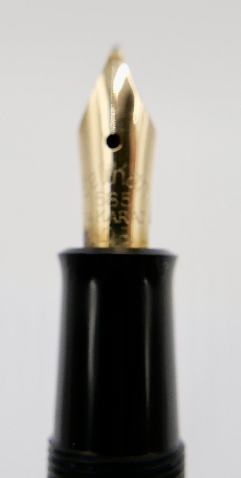 alter PELIKAN Kolbenfüller Füller 585 14K Gold Feder OB dunkelgrün ohne Deckel