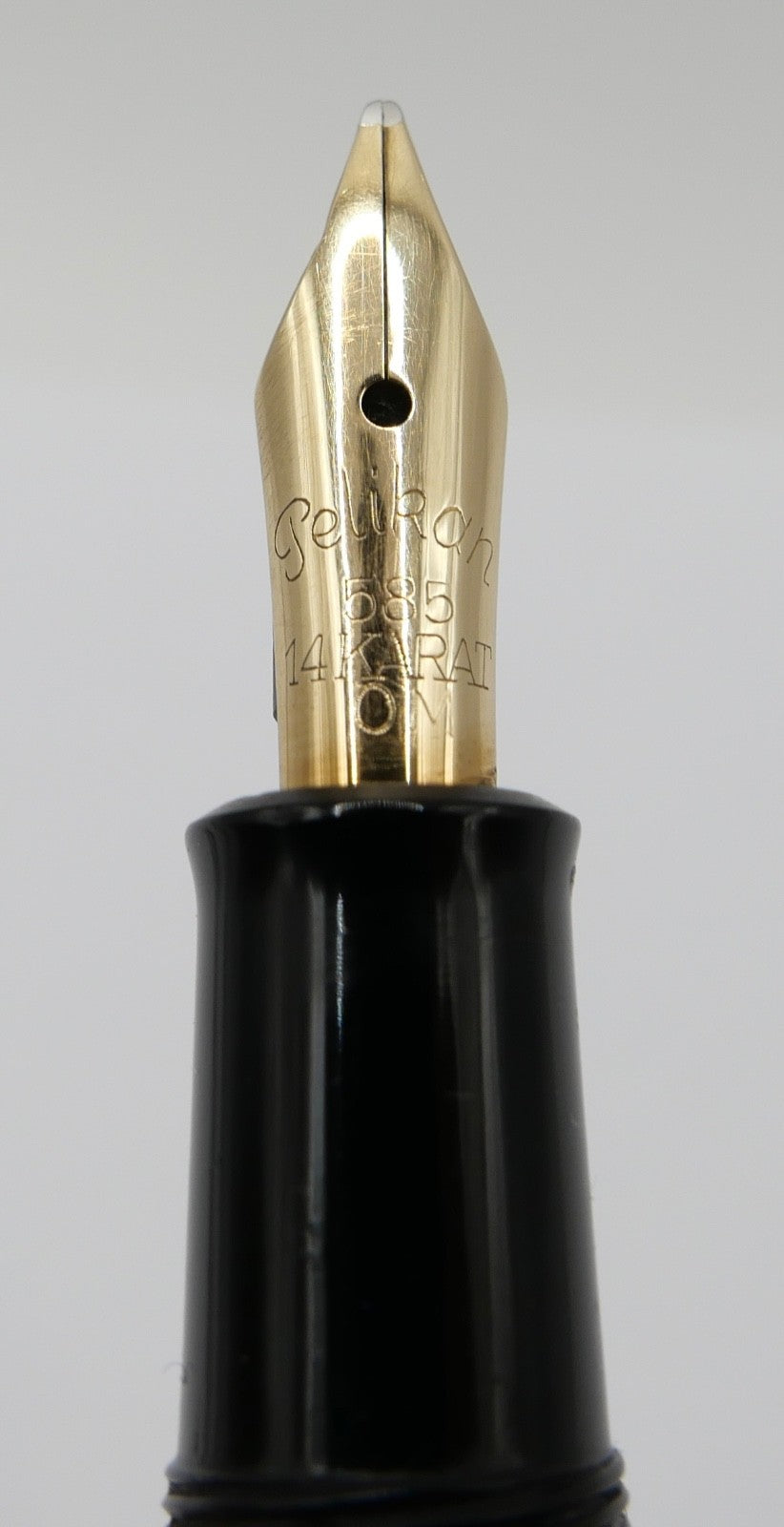 50er PELIKAN 140 Kolbenfüller Füller 585 14Ct Gold Feder OM grün schwarz