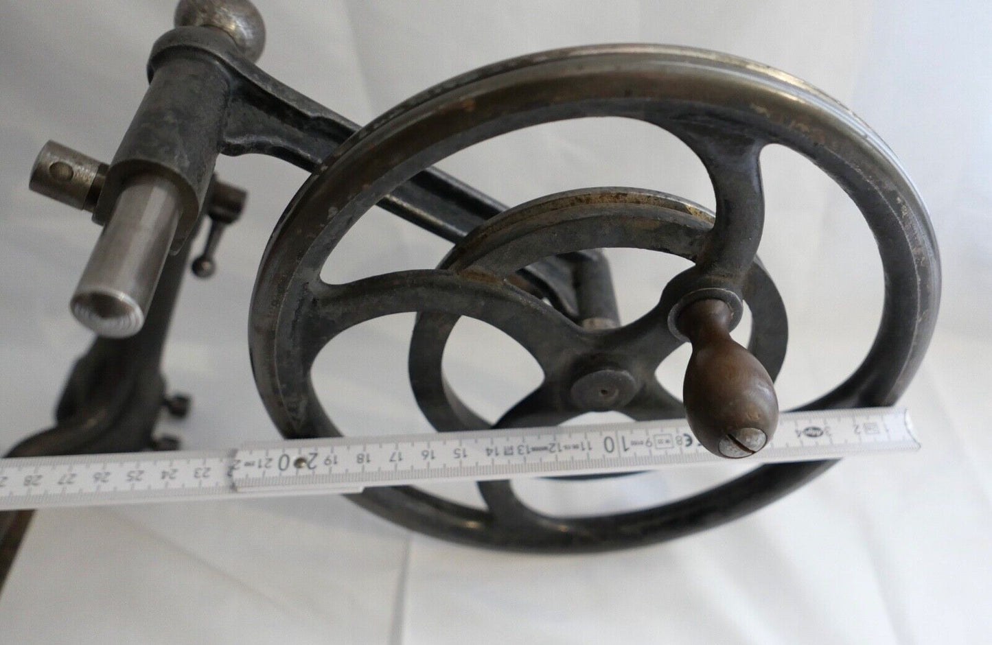 Altes Handrad für Uhrmacherdrehbank Schwungrad Drehstuhl Ø 21 cm - Antikhandel-Stuttgart