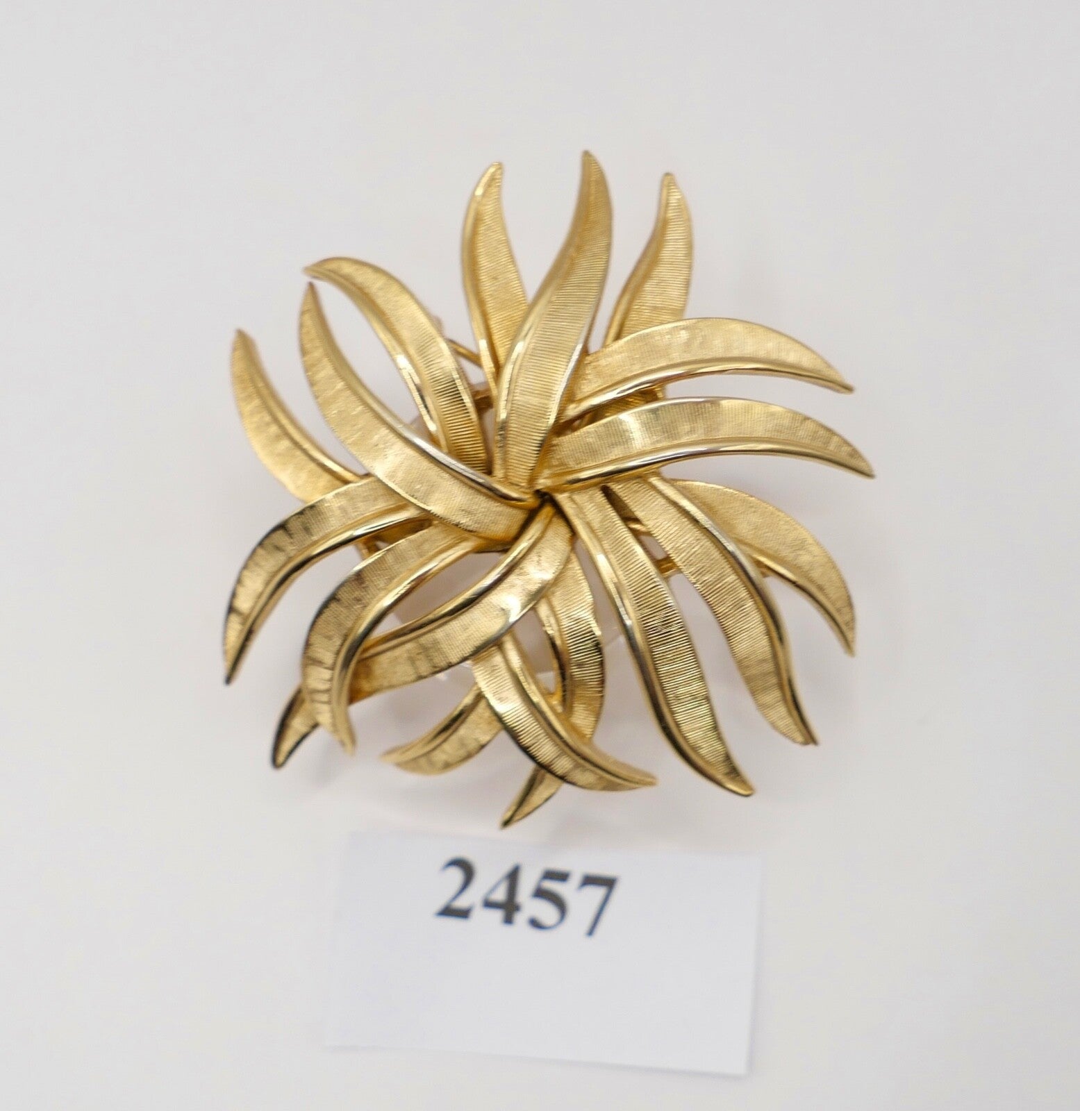 große TRIFARI Designer Blatt Brosche Damen vergoldet Floral 56mm