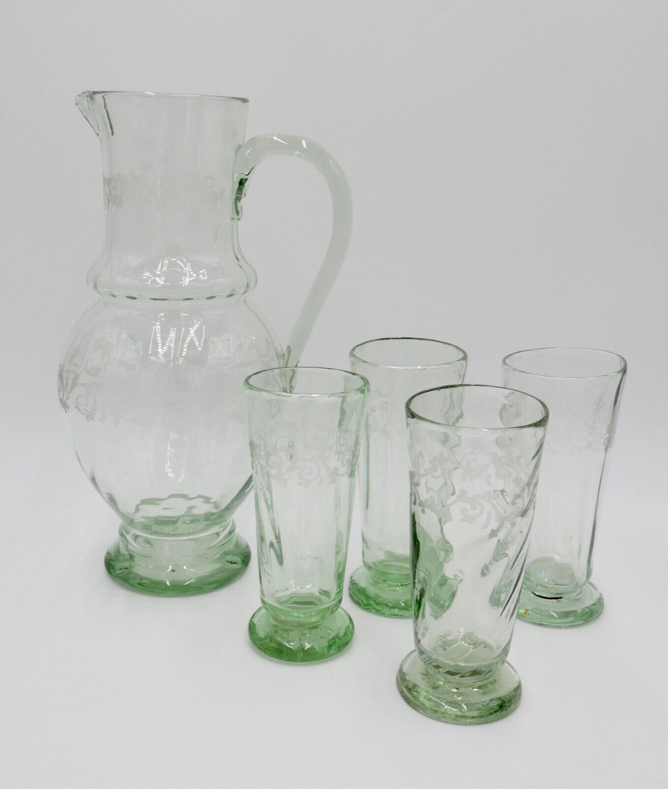 antik Ende 18. / Anfang 19. Jhd grünstichiges Glas Set Becher Henkelkaraffe