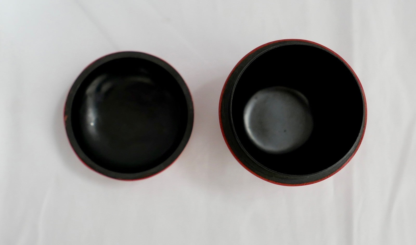 Zinnober-Lackdose Carved Red Cinnabar China geschnitzt Deckeldose