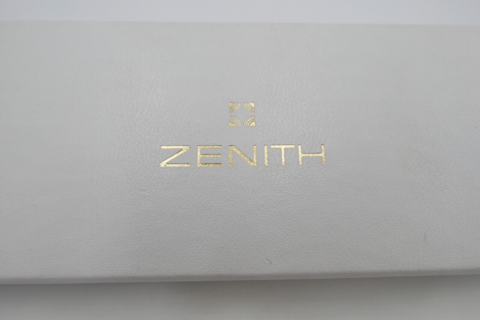 Original Zenith UMKARTON Box ETUI Uhrenetui in weiß 1990er-2000er Jahre