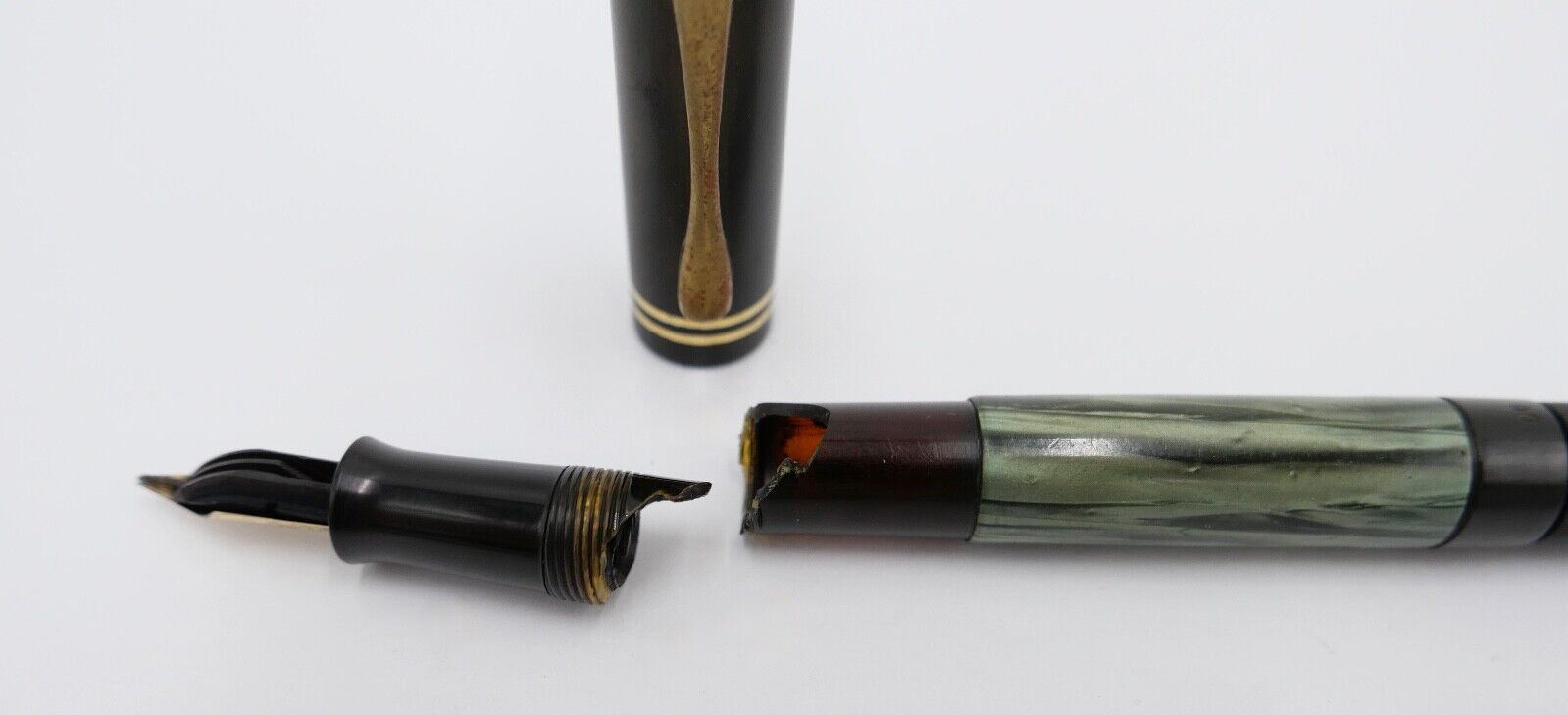 30er PELIKAN 100 Kolbenfüller Füller 585 14Ct Gold Feder grün schwarz gestreift