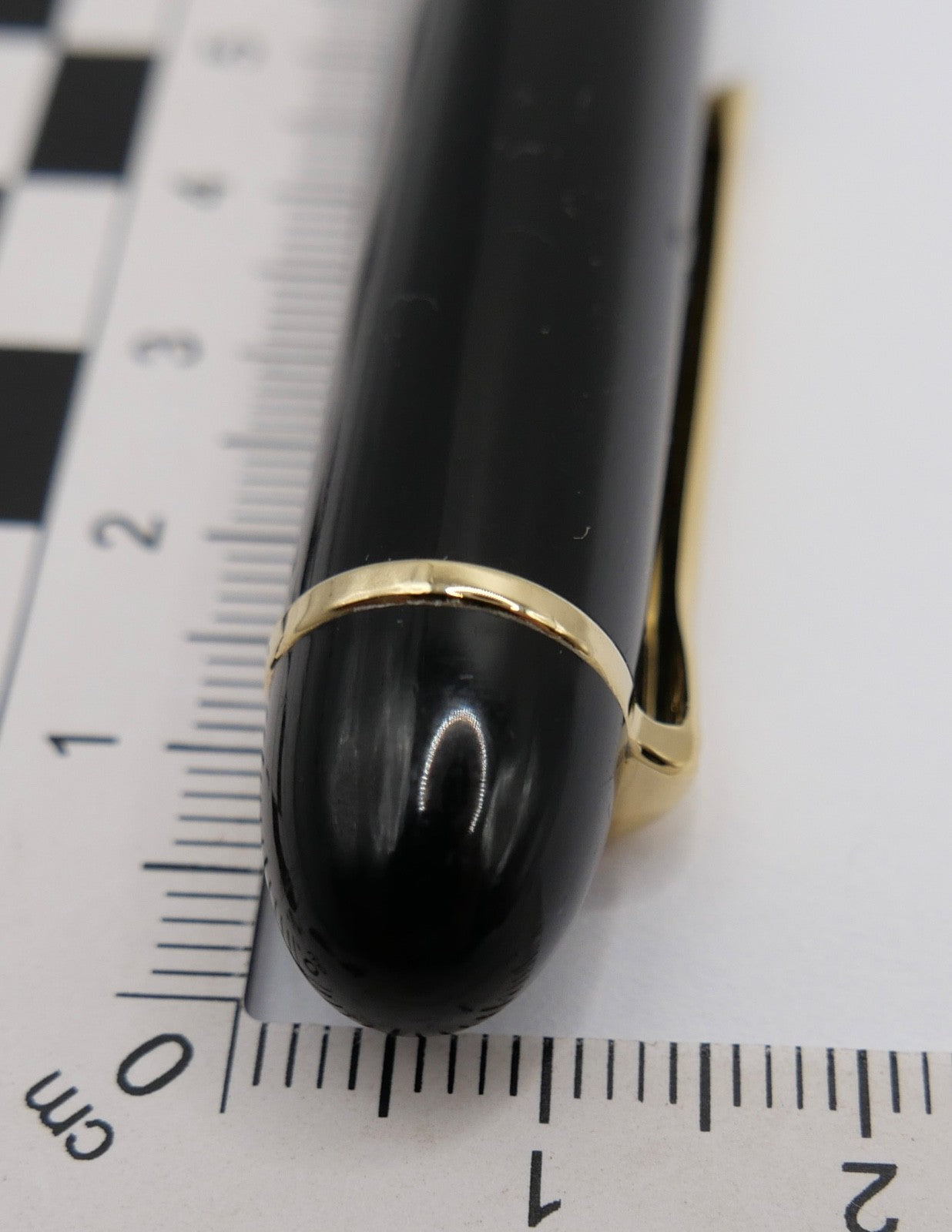 50er PELIKAN 140 Kolbenfüller Füller 585 14Ct Gold Feder OM grün schwarz