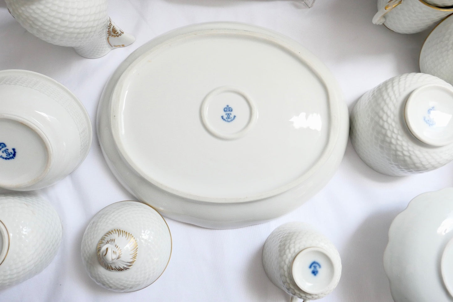 65 Tlg. Ludwigsburg Mokka / Kaffee Service weiß mit Goldrand Schuppenmuster