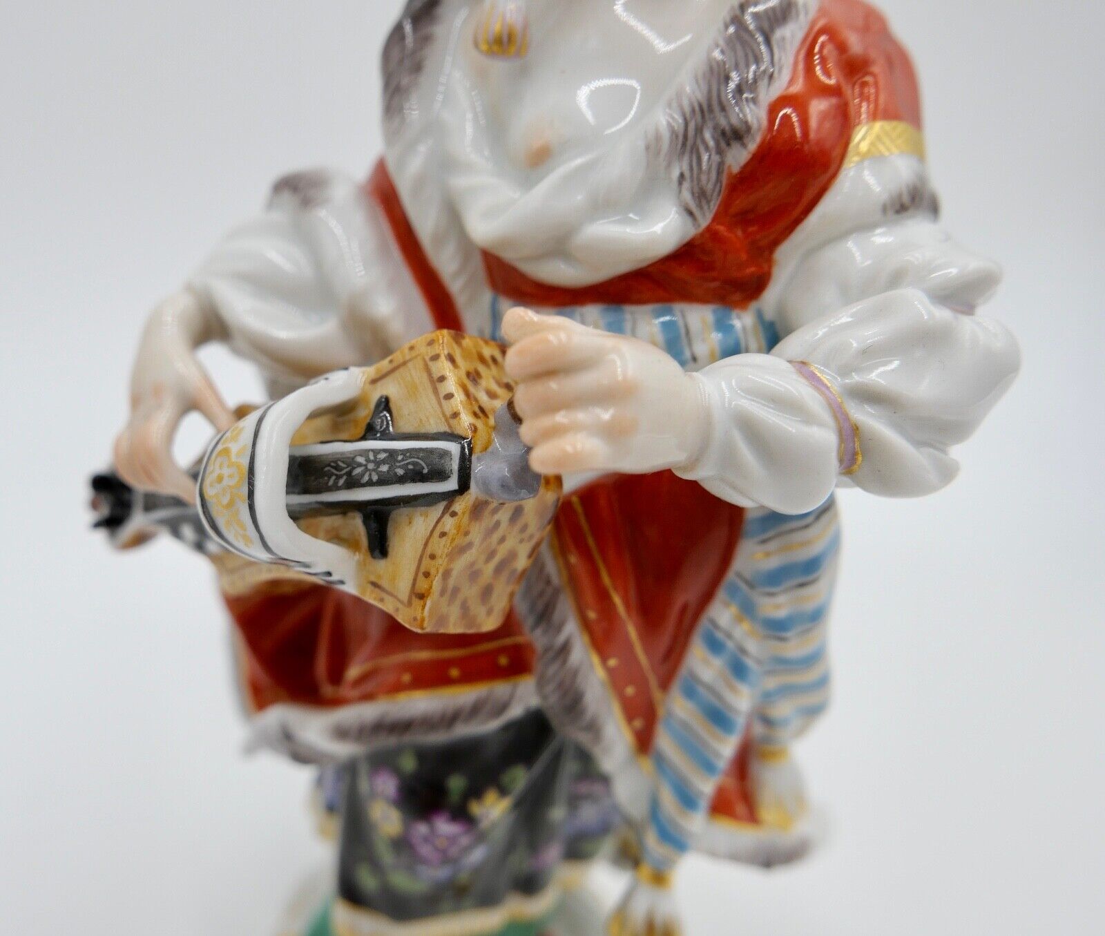 Meissen Figur 1. Wahl 17,5 cm Malabarin mit Drehleier  67036 1576