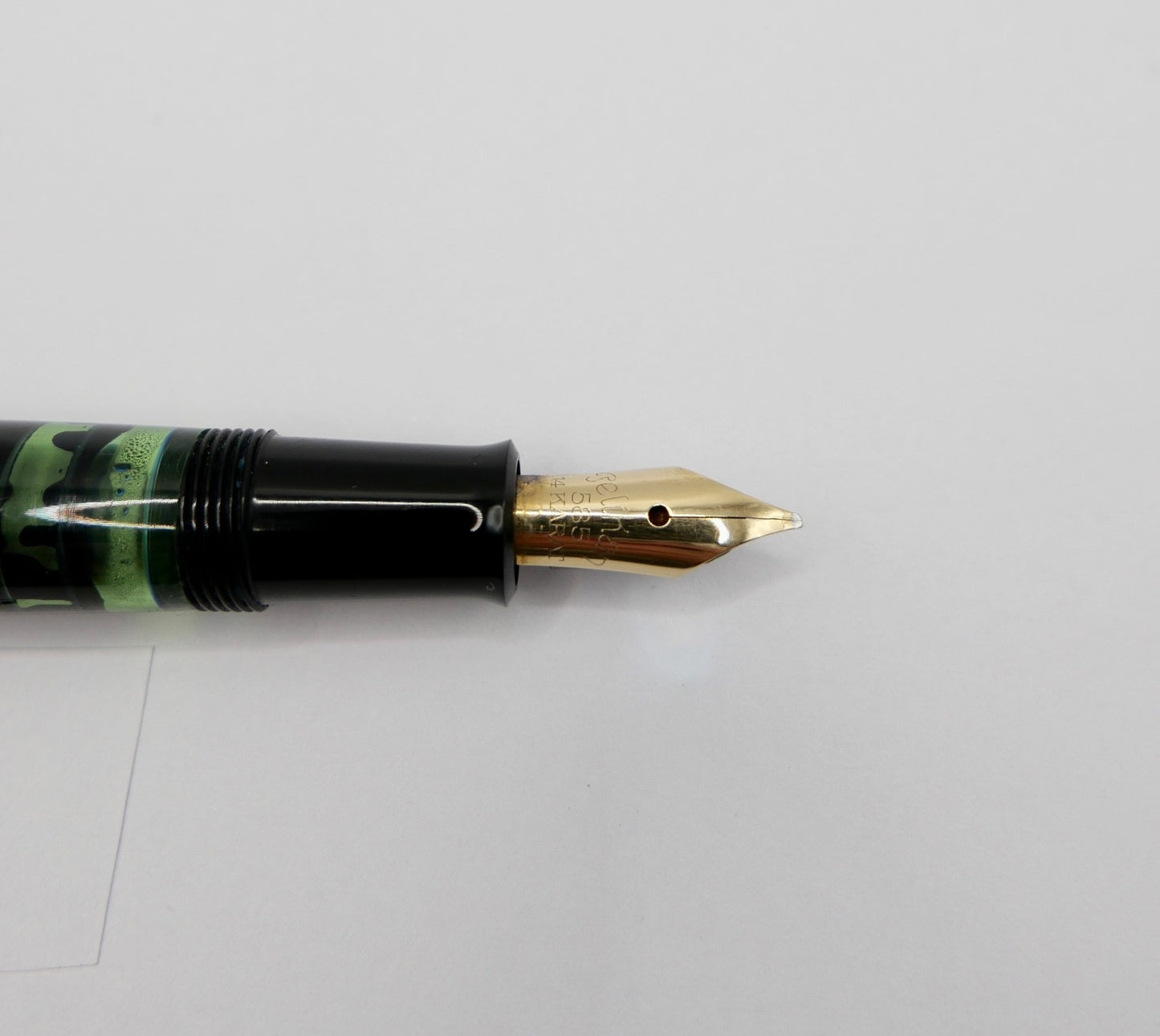 alter PELIKAN Kolbenfüller Füller 585 14K Gold Feder OB dunkelgrün ohne Deckel