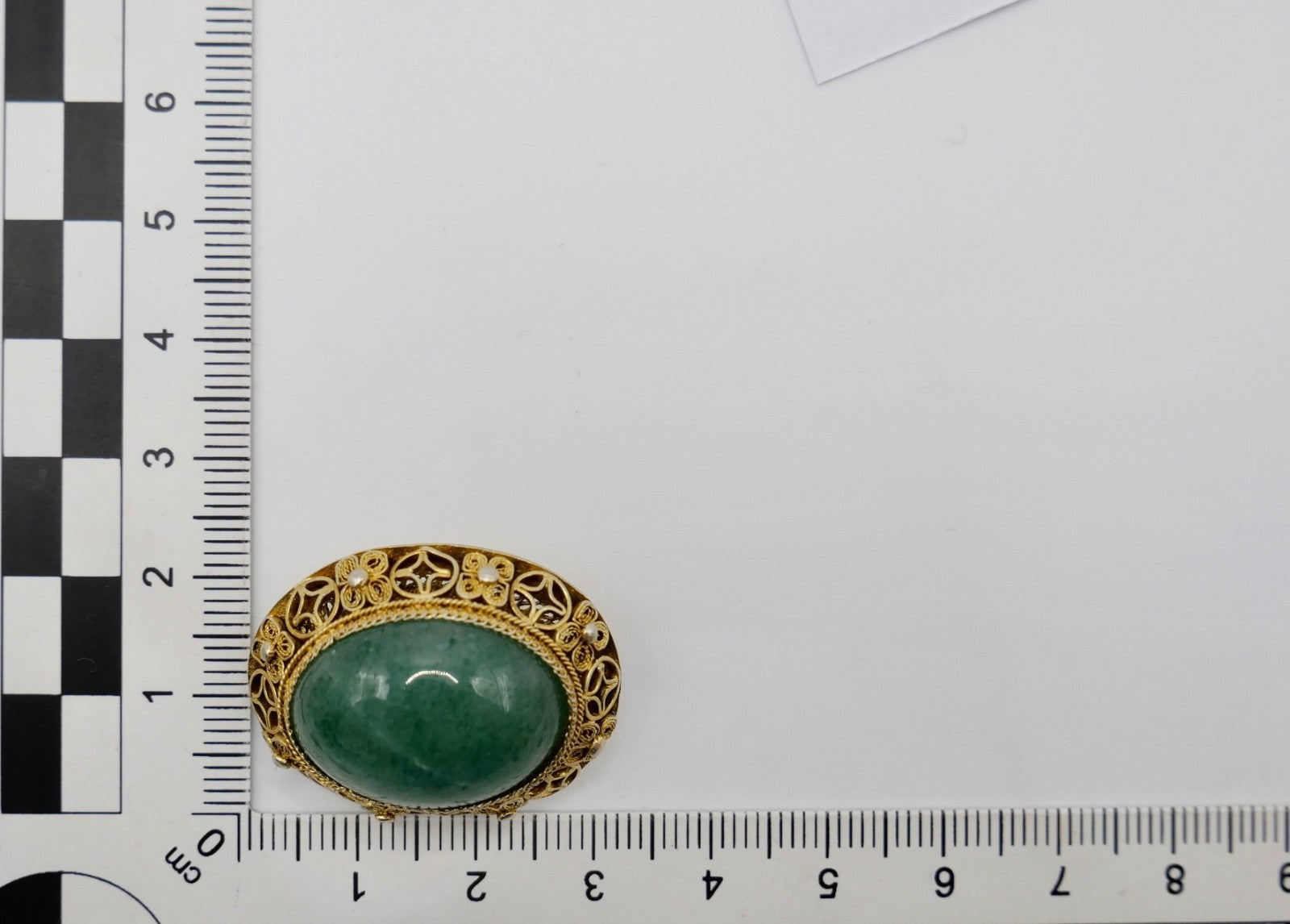 Silber Brosche vergoldet mit Jadeit Cabochon um 1950