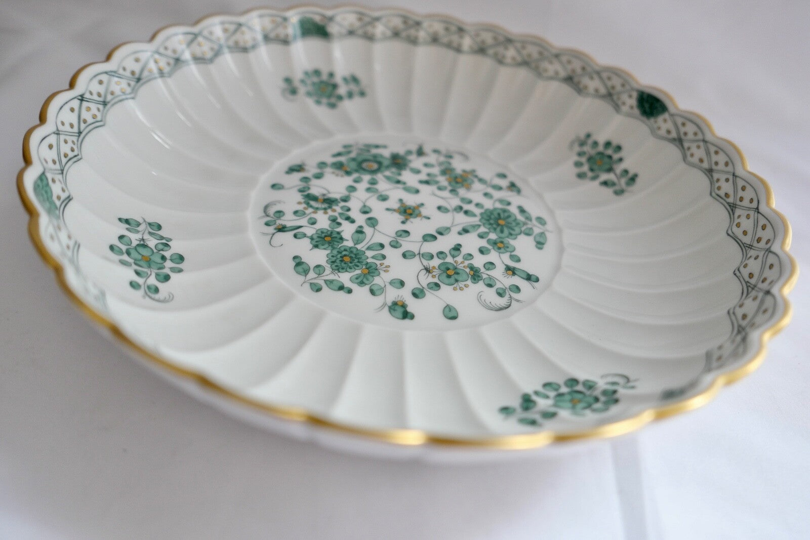 Meissen 1. Wahl Porzellan geriffelte Schale Teller indisch grün reich 21,5 cm