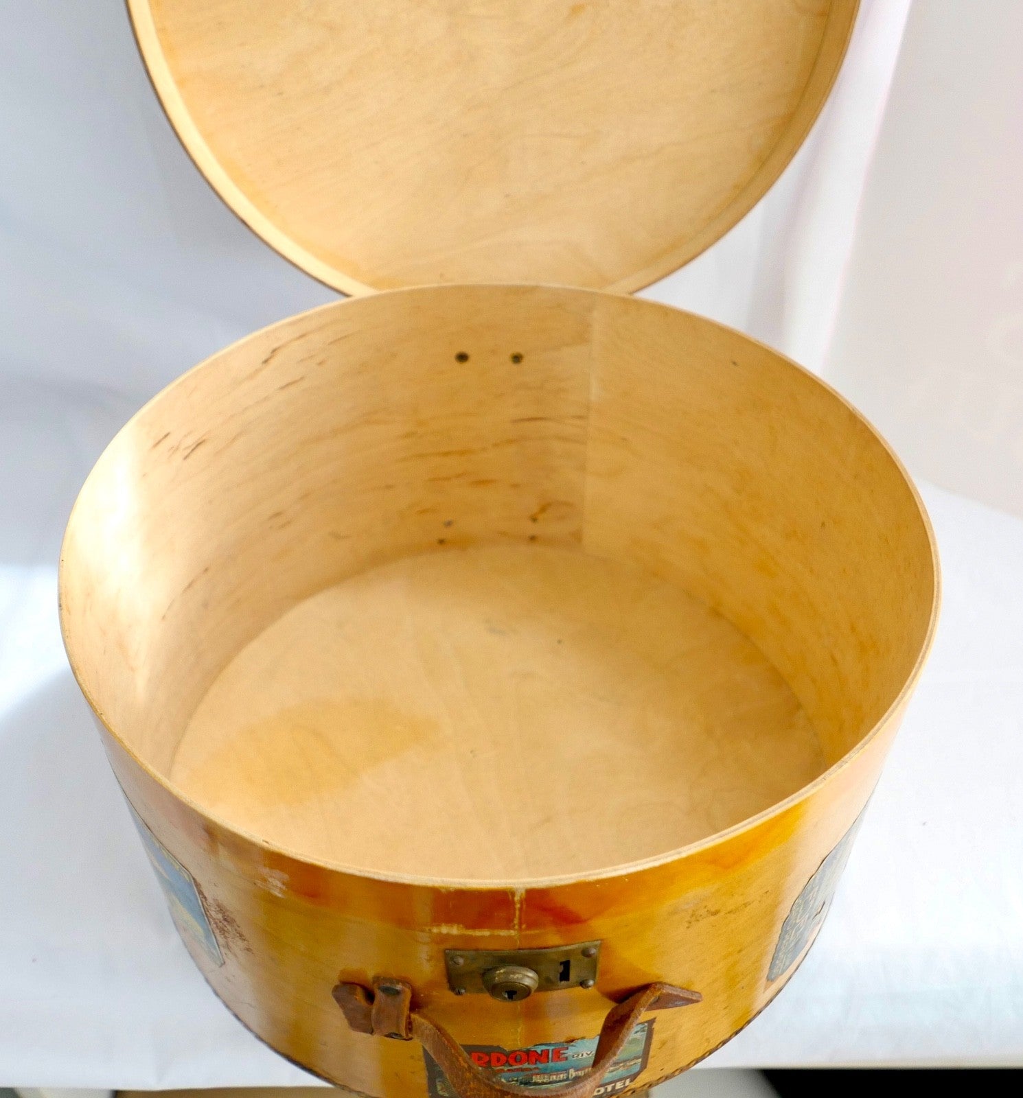 20er 30er Hutschachtel Reisekoffer Holz original Hotel Aufkleber Gardone Riviera