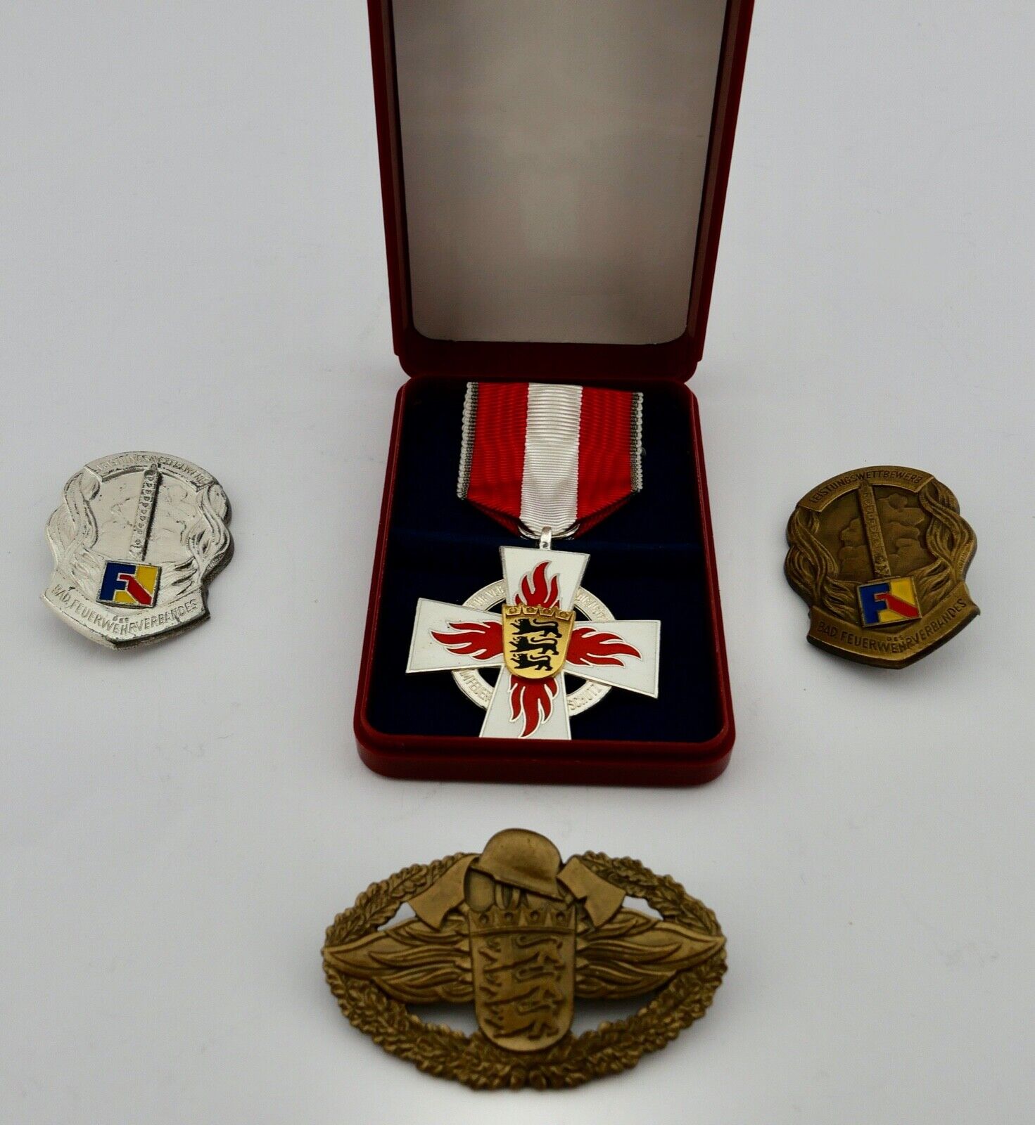 4x Leistungsabzeichen Feuerwehr Baden Württemberg  1960er Jahre Silber Bronze