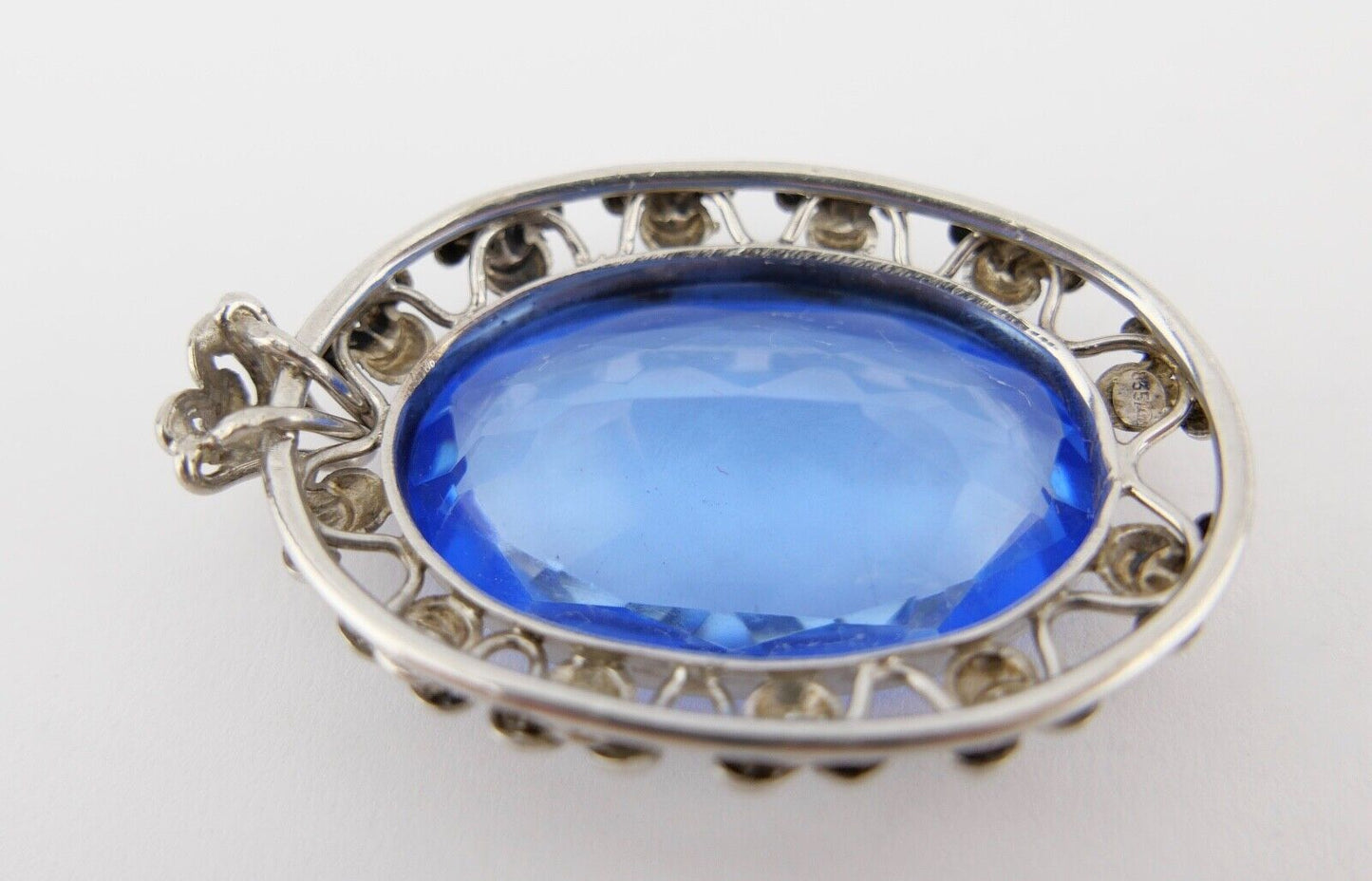 Großer Art Deco 835 Silber Anhänger mit 4,1 Ct blauem Glas Ø 6,3 cm um 1930 