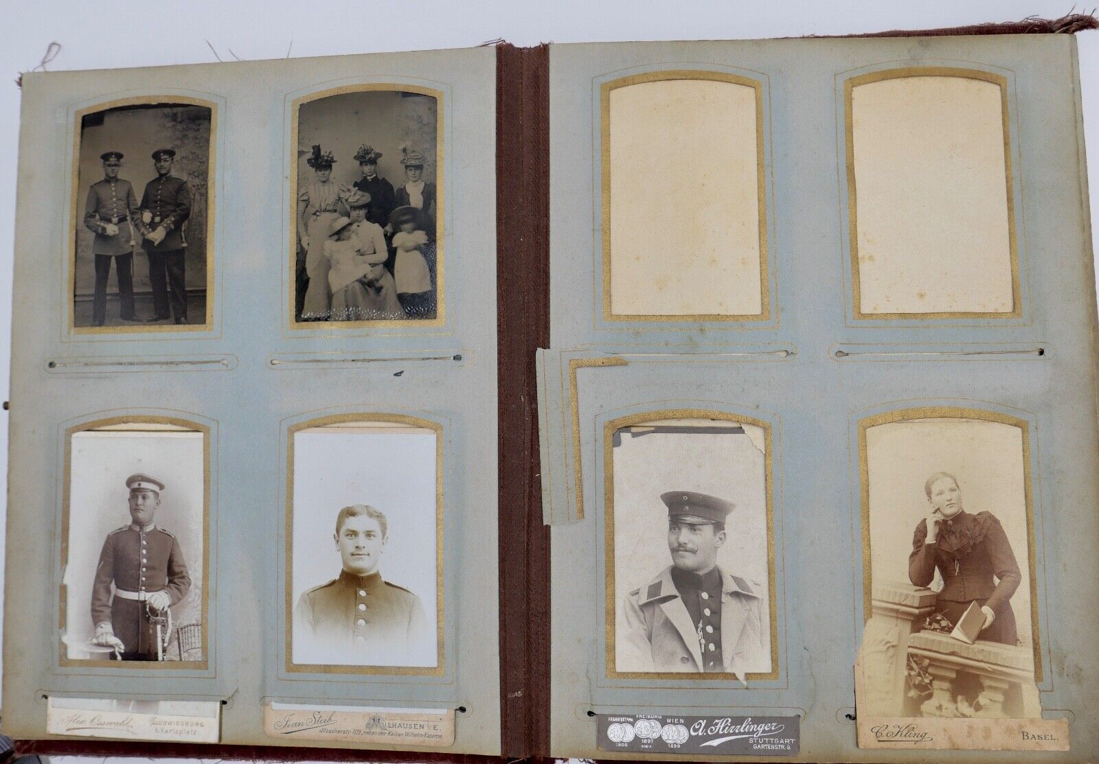 Antikes Fotoalbum Stoff inkl. Fotos Militaria Soldaten & Familien Portrait 1900