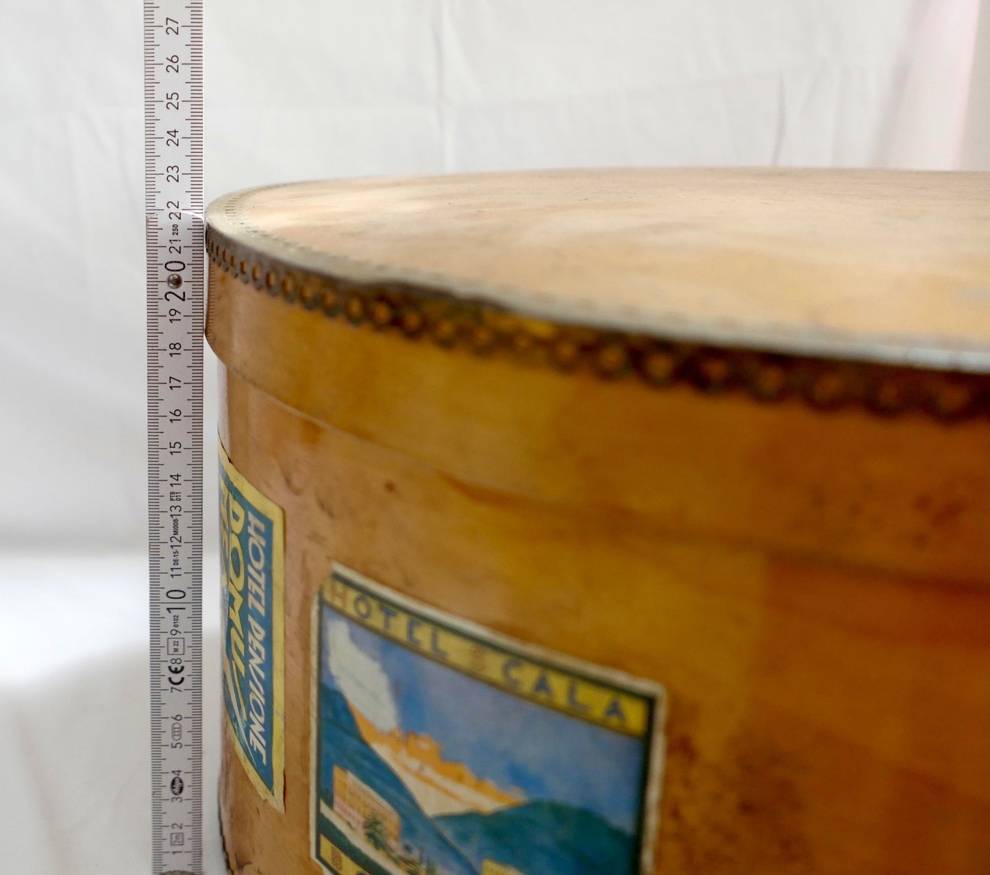 20er 30er Hutschachtel Reisekoffer Holz original Hotel Aufkleber Gardone Riviera