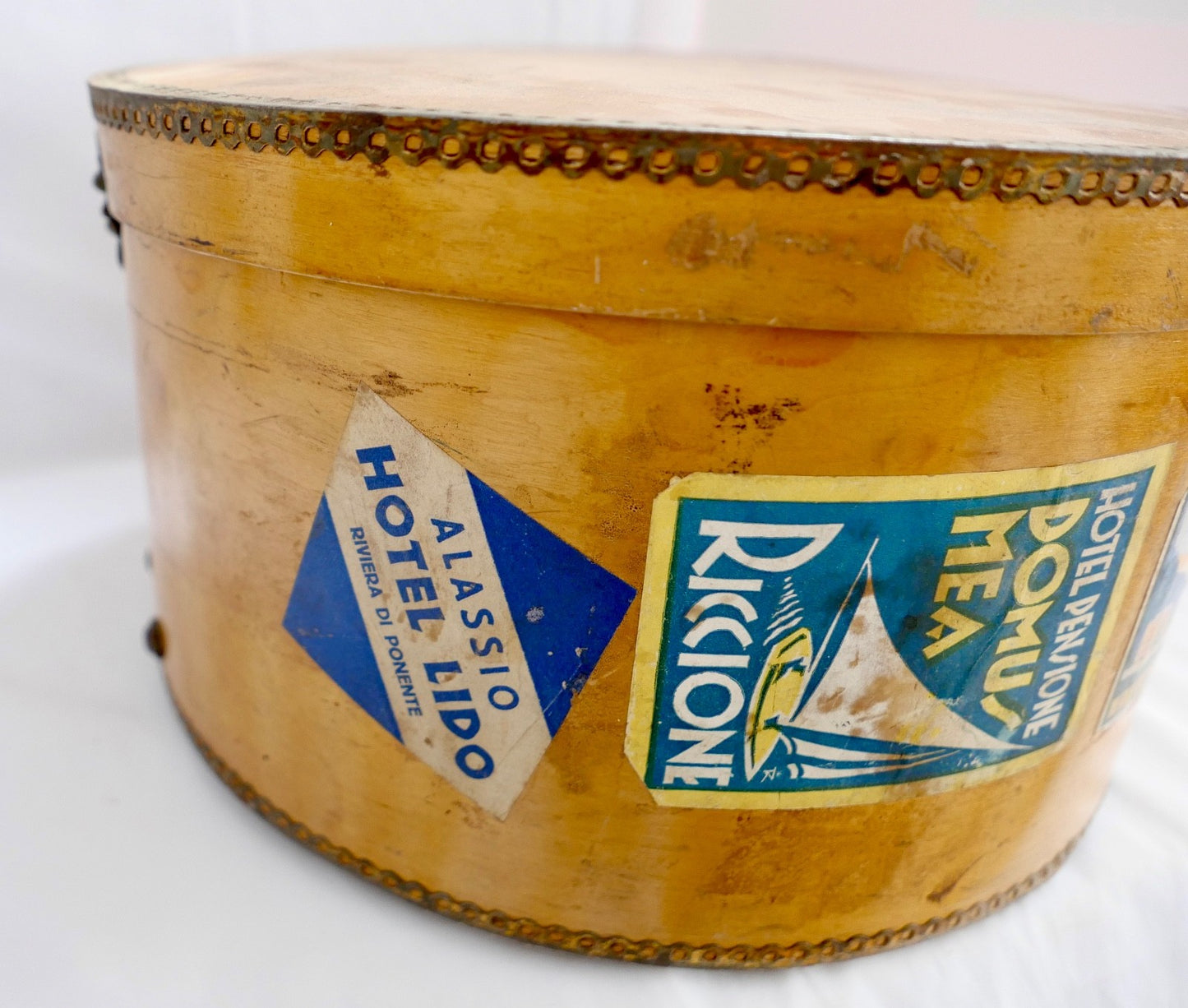 20er 30er Hutschachtel Reisekoffer Holz original Hotel Aufkleber Gardone Riviera