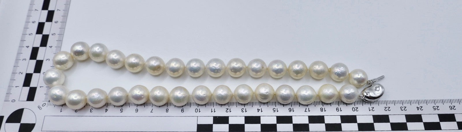70er Jahre Perlenkette Collier 43 cm Ø 12-13 mm Silber