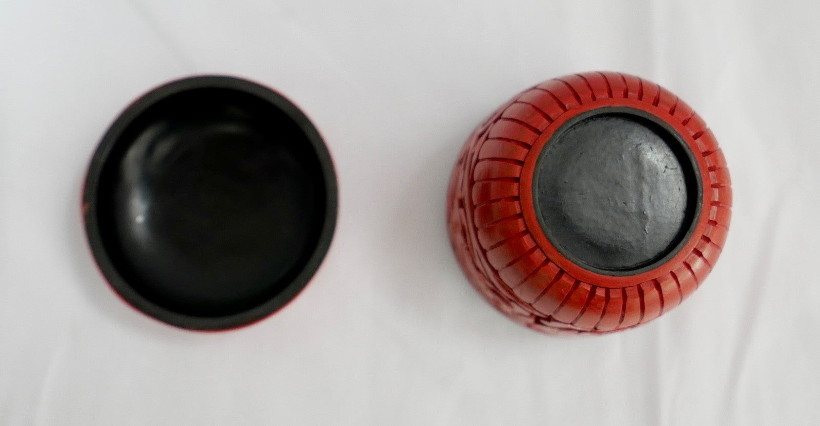 Zinnober-Lackdose Carved Red Cinnabar China geschnitzt Deckeldose