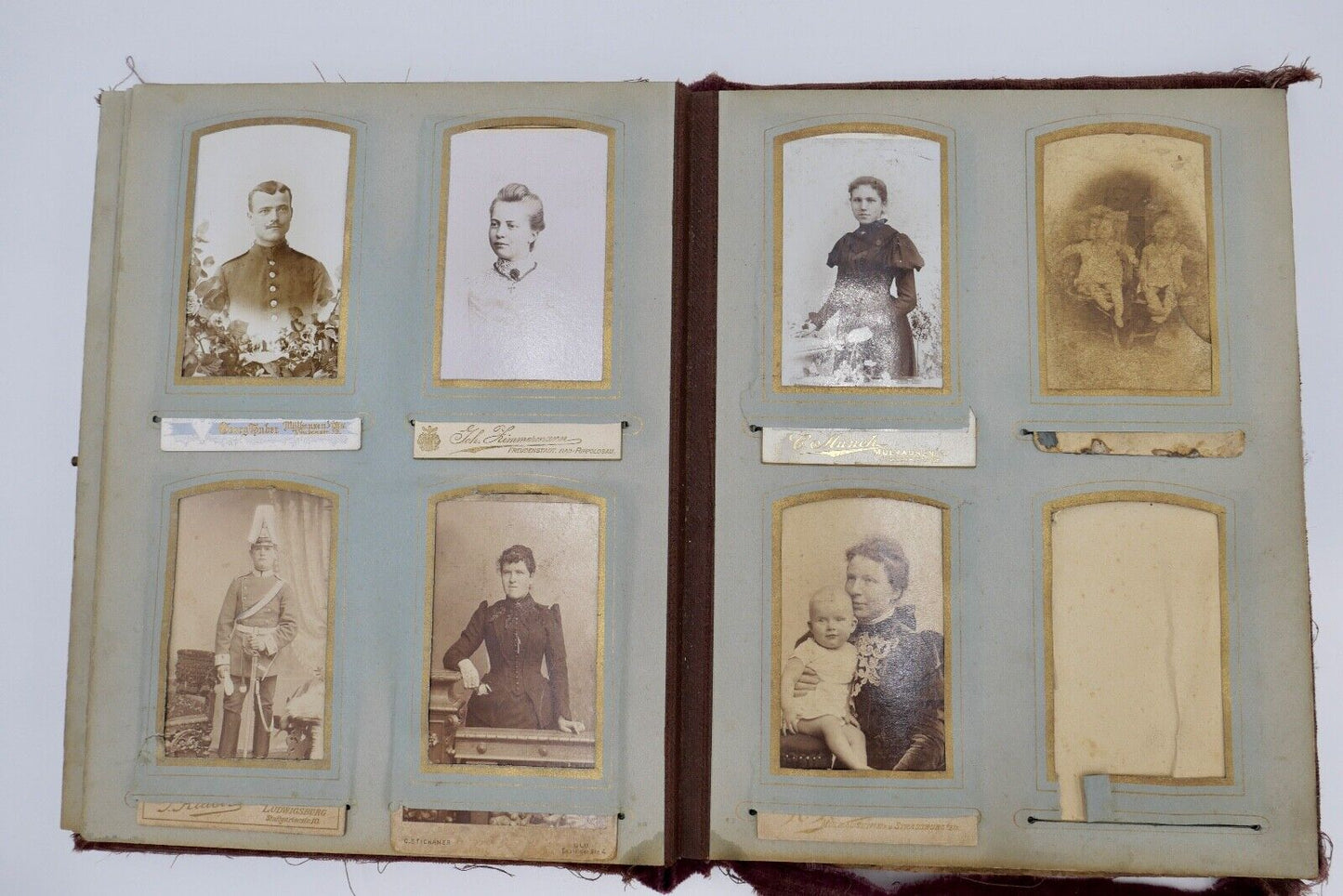 Antikes Fotoalbum Stoff inkl. Fotos Militaria Soldaten & Familien Portrait 1900