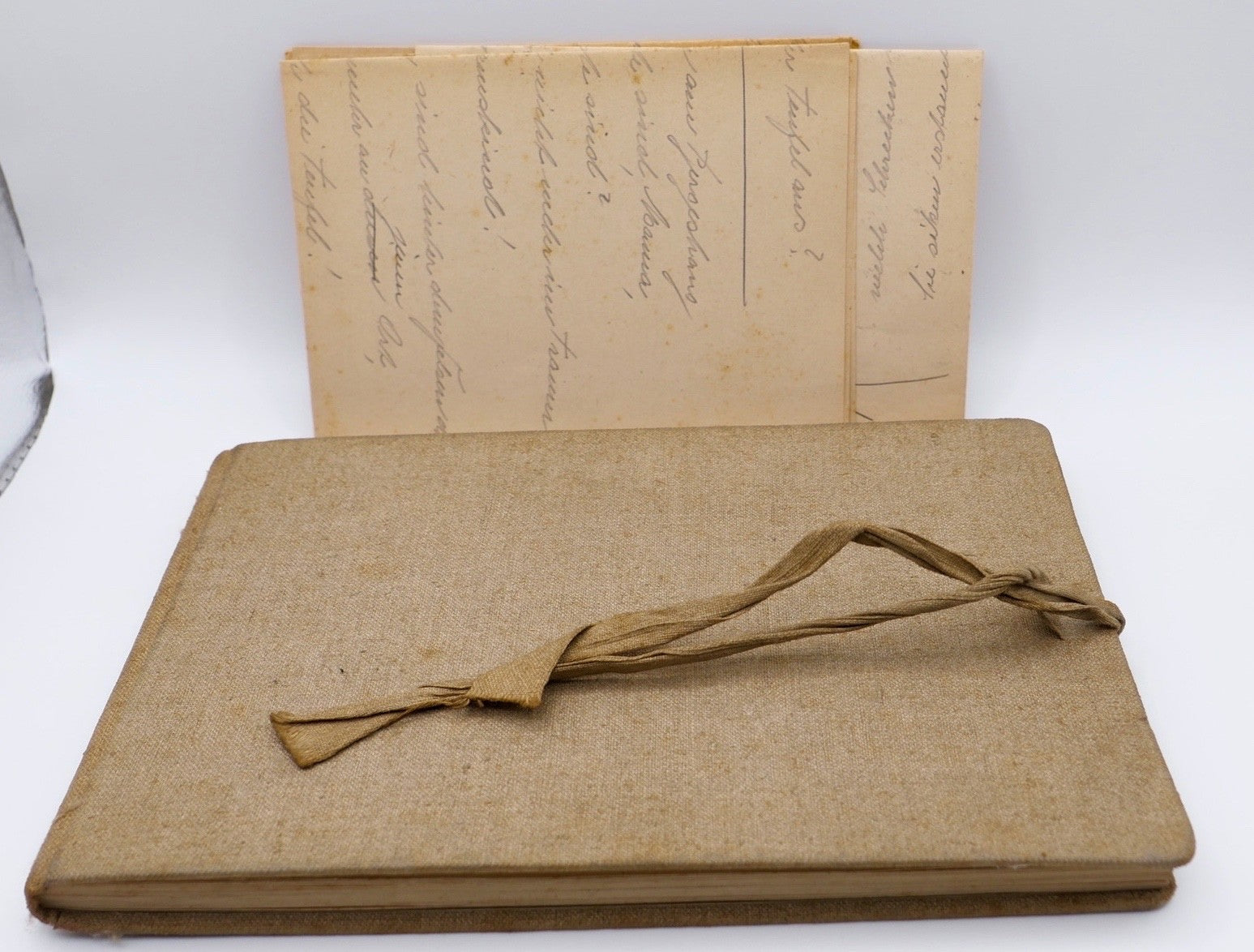 Skizzenbuch mit Tier‑ und Frauenzeichnungen 1939 mit handschriftlichen Gedichten