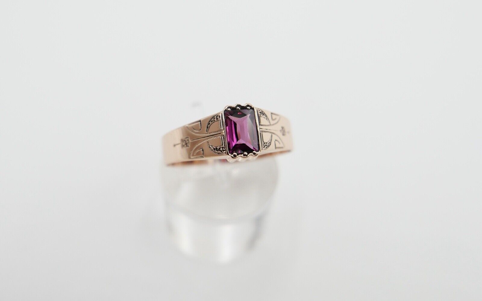 antiker Ring um 1890  handgraviert mit pinkem Granat 585 / 14K Rosegold Gr. 70