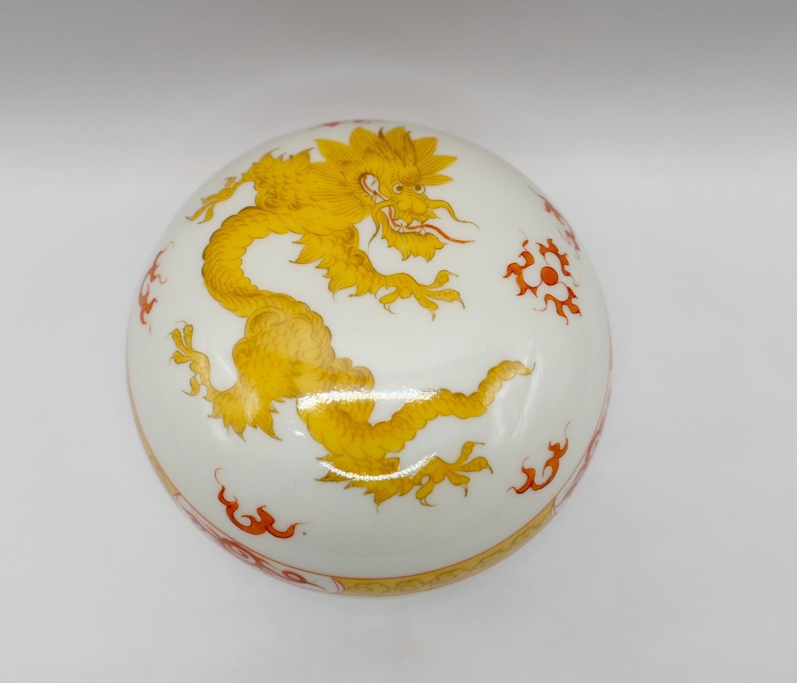 Meissen Deckeldose Zuckerdose reicher gelber Drache Goldrand